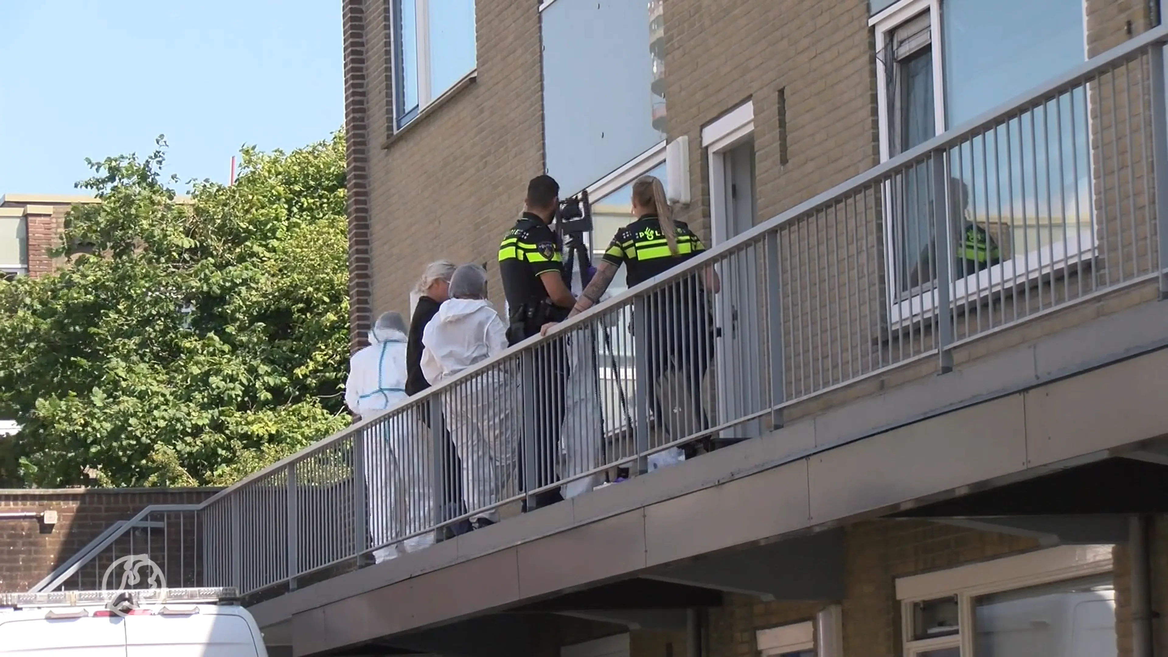 Kindje overleden in woning in Goes, forensisch onderzoek al uren bezig: 'We kunnen niet uitgaan van natuurlijk overlijden'