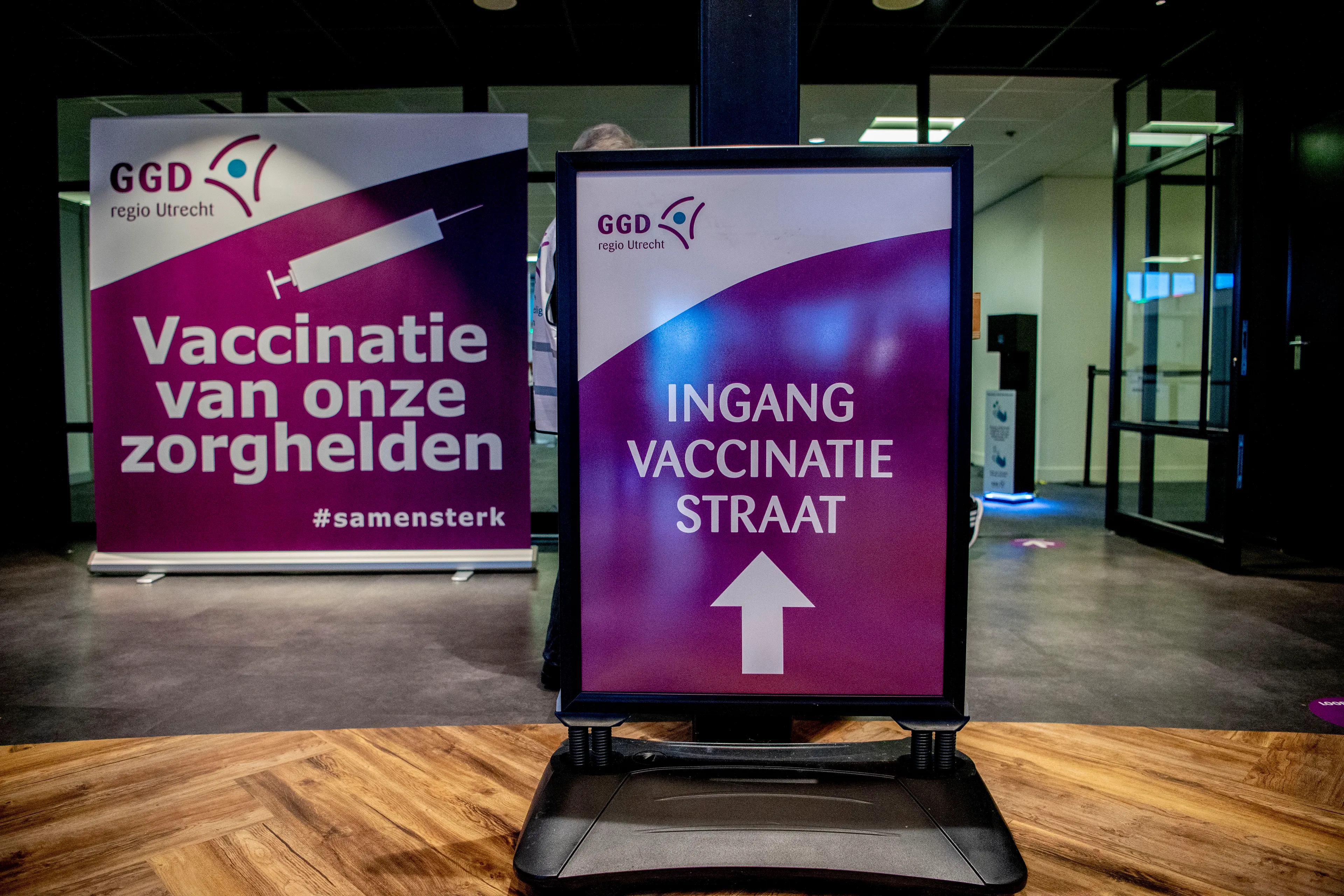 Zorgmedewerkers willen geen vaccinatieplicht zoals in België: 'Gaat veel te ver'