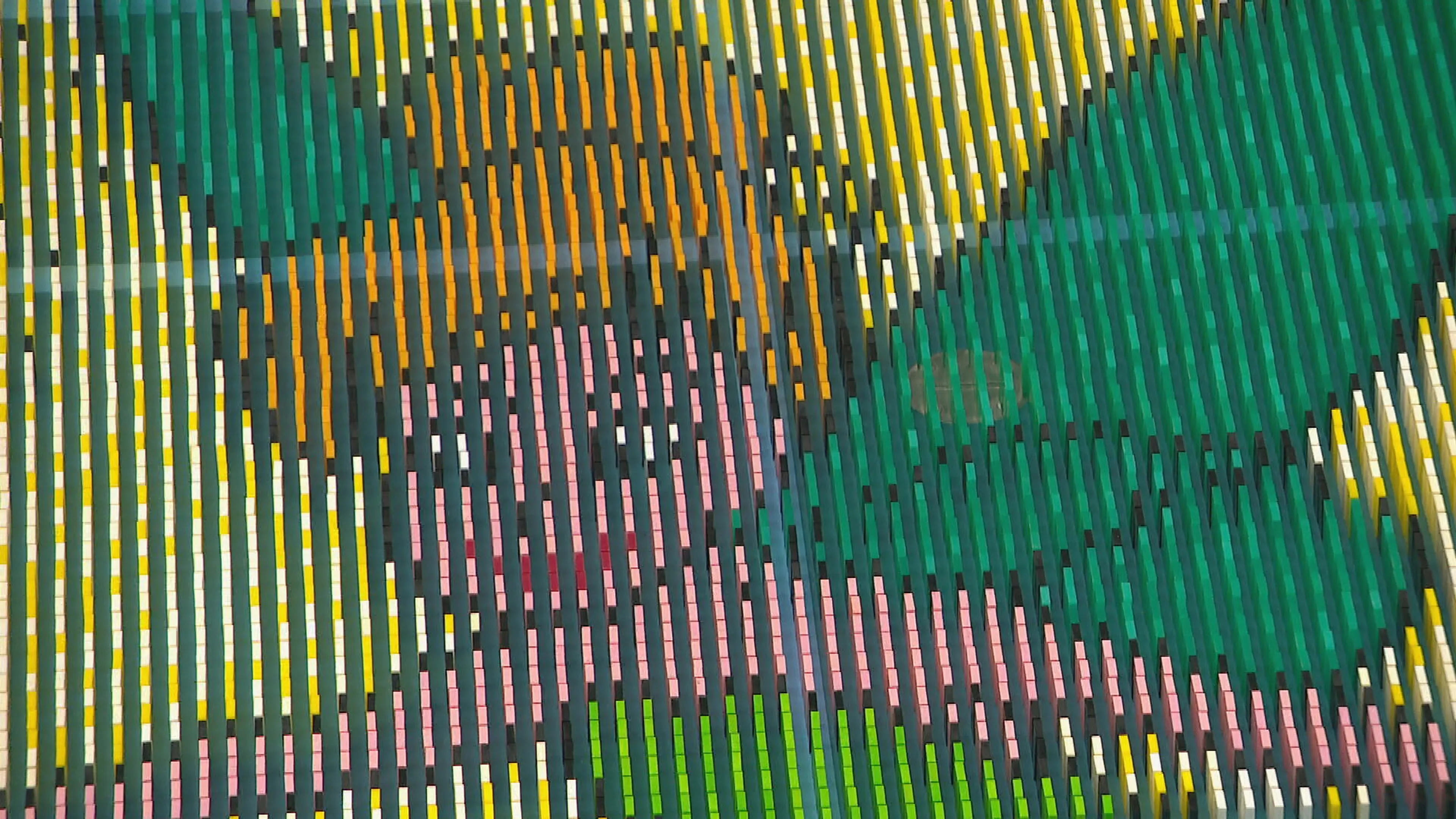 Bouwers leggen laatste hand aan domino-kunstwerk: gaan ze het record verbreken?