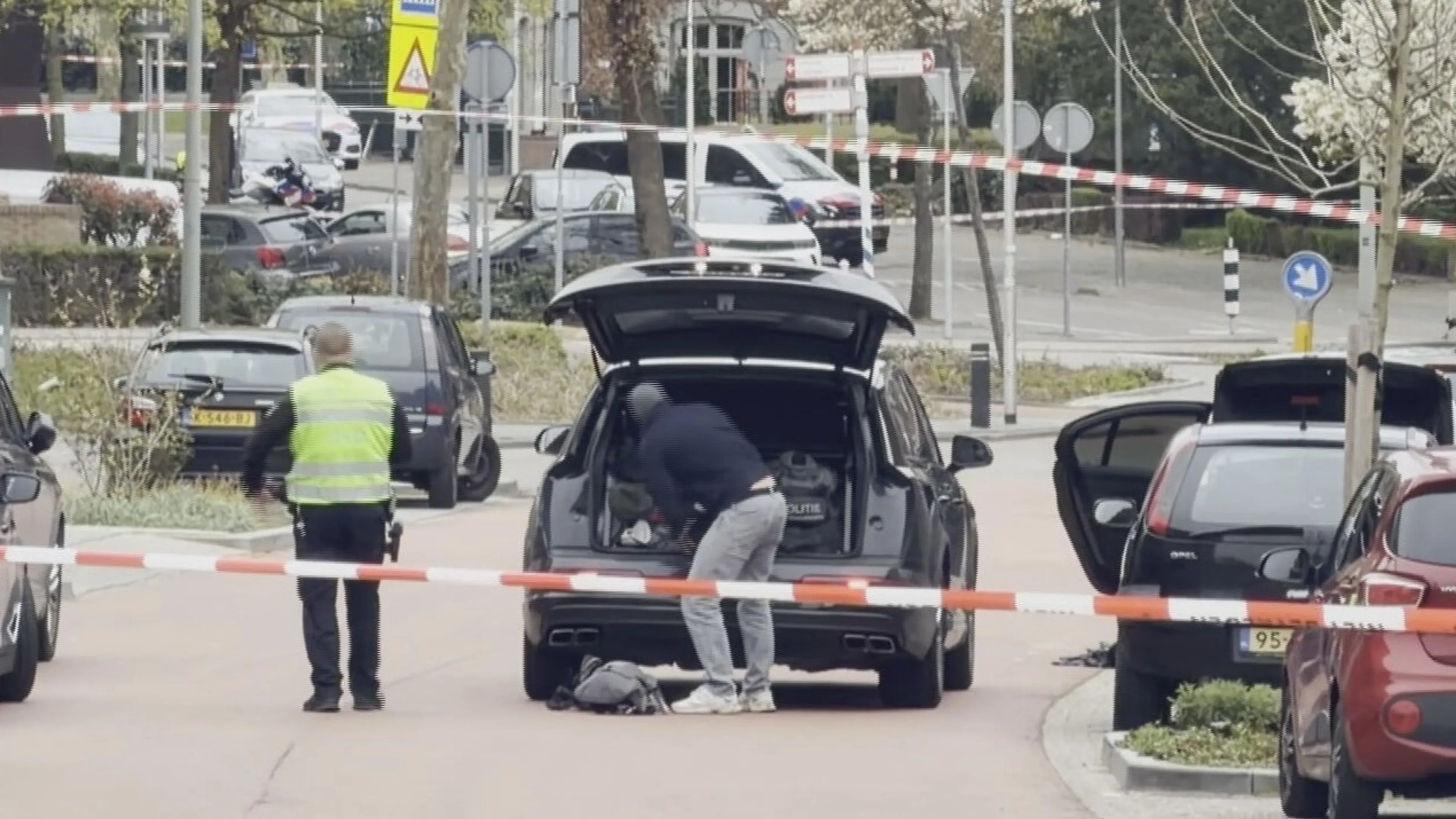 Man schiet vanaf balkon naar iemand op straat in Heerlen