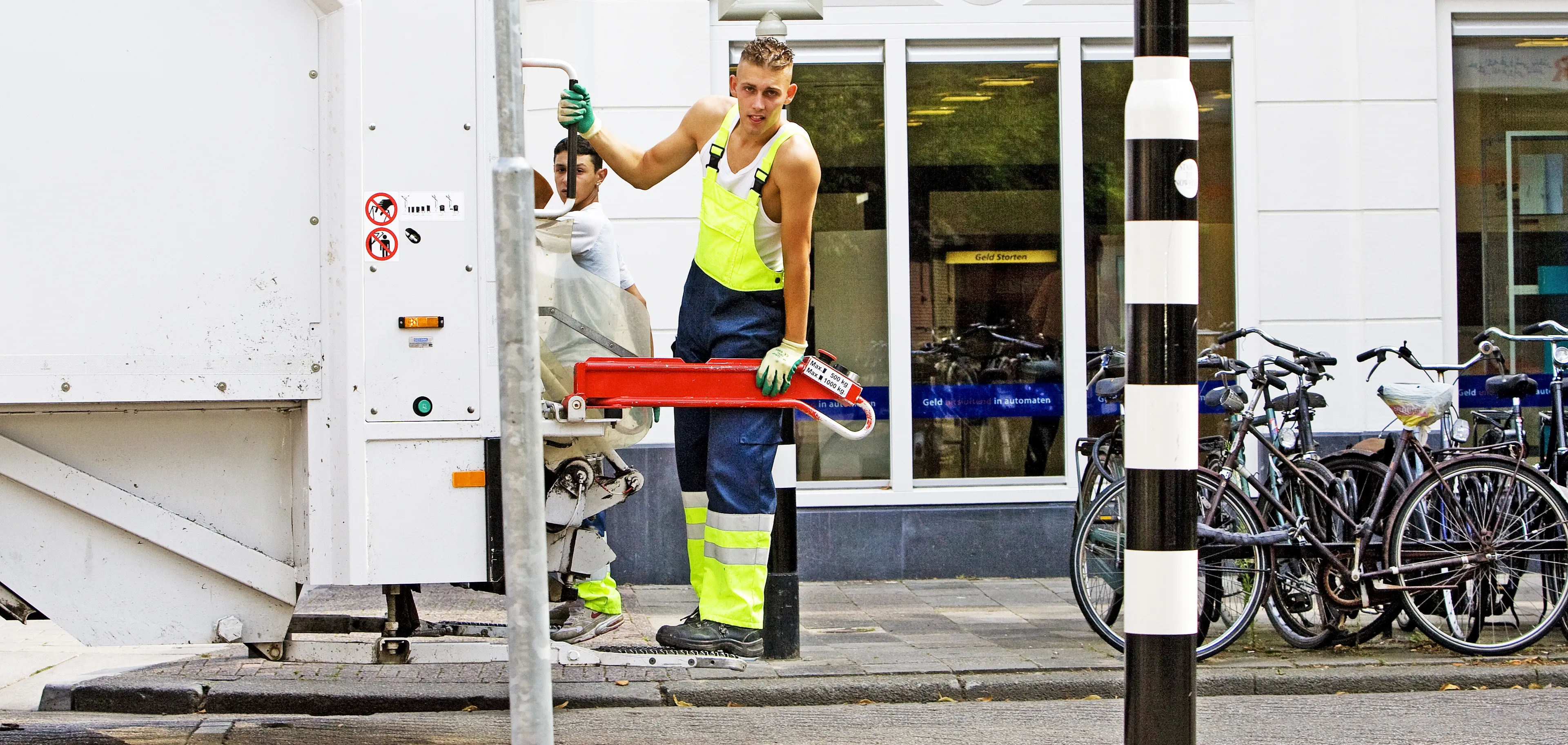 Vuilcontainers eerder geleegd vanwege verwachte hitte