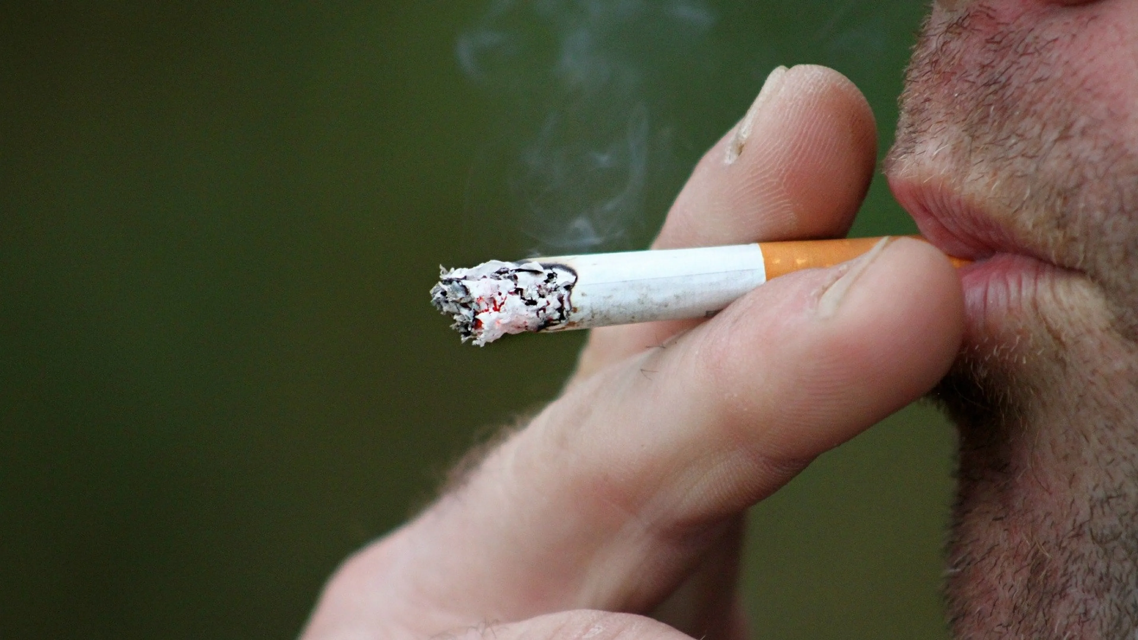 RIVM: maak sigaretten onaantrekkelijk met donker kleurtje en geen smaak