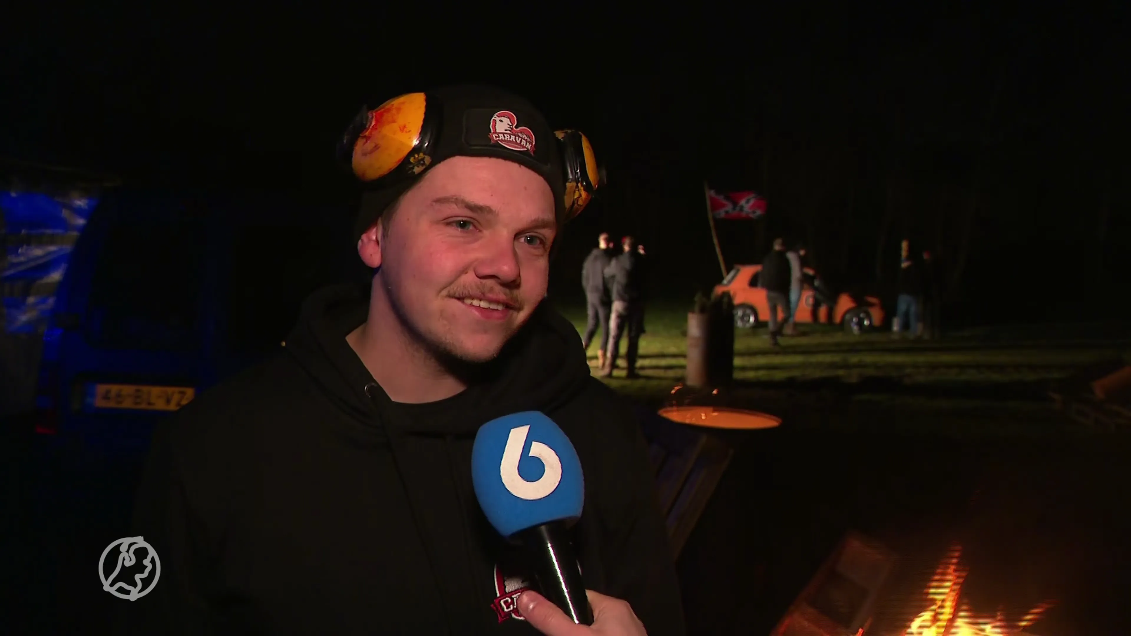Friese vrienden wekken buurt in de vroege morgen met carbidkanon