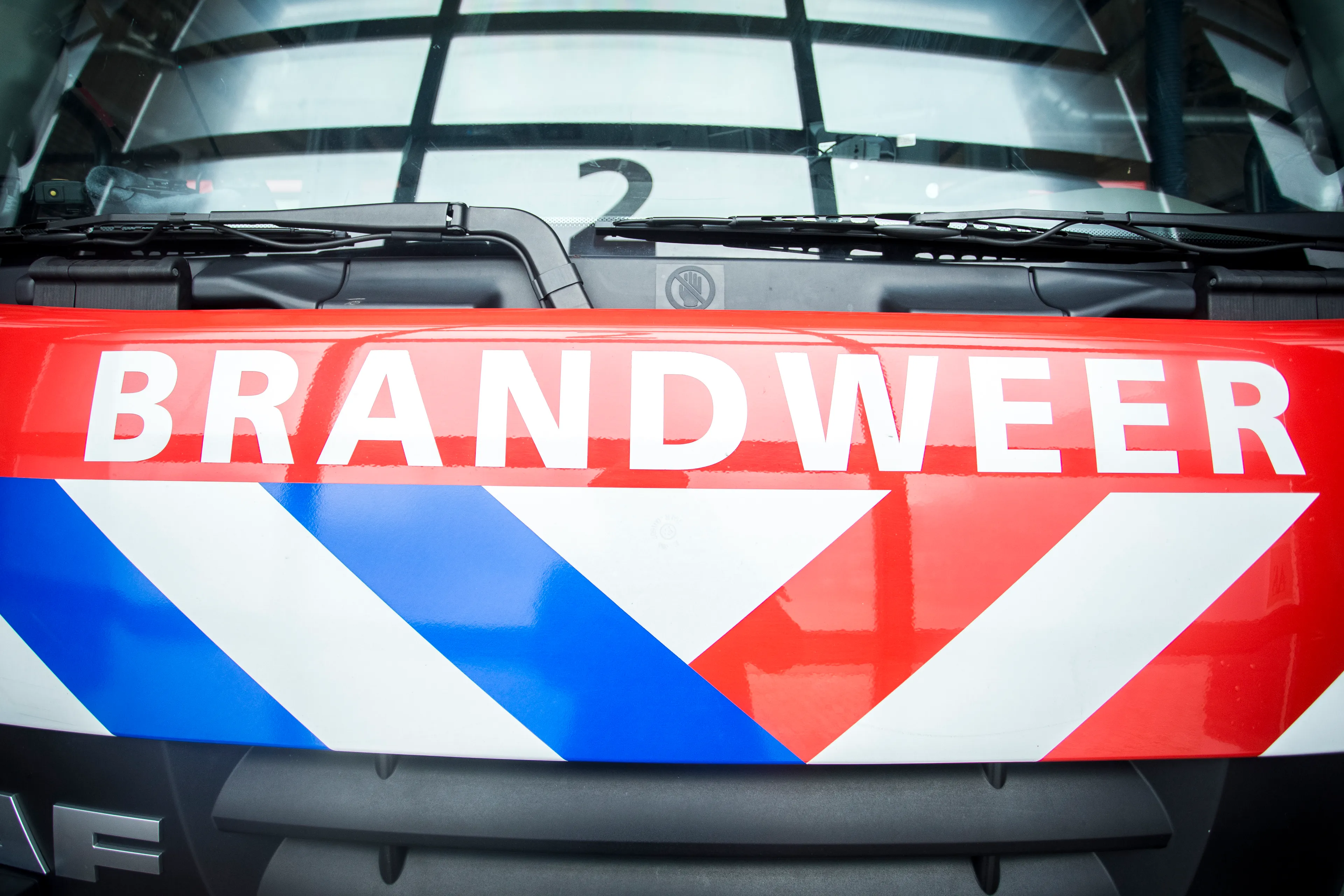 Grote brand in natuurgebied in Ridderkerk, vermoedelijk aangestoken