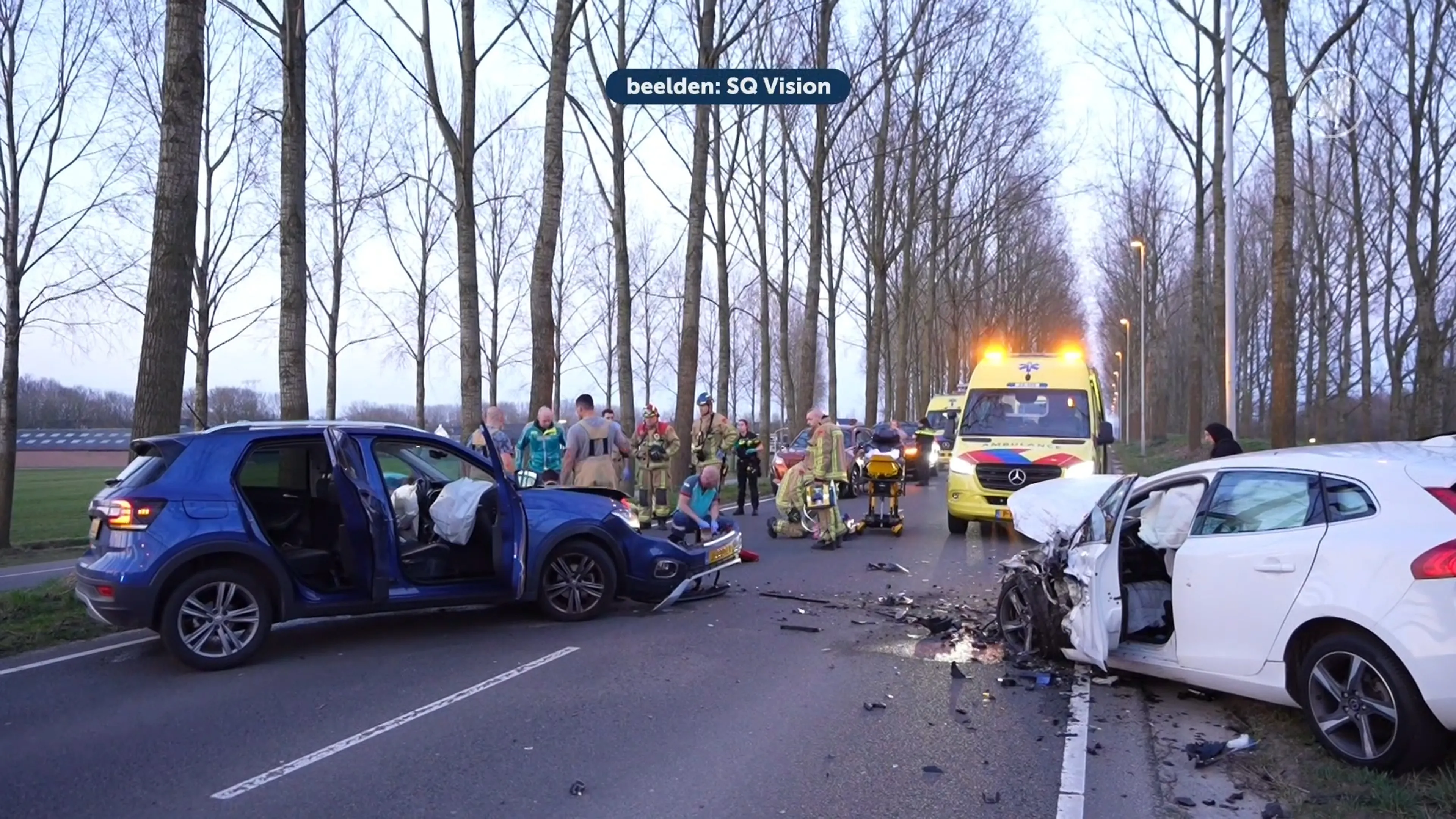 Dode en gewonde door frontale botsing auto's in Best