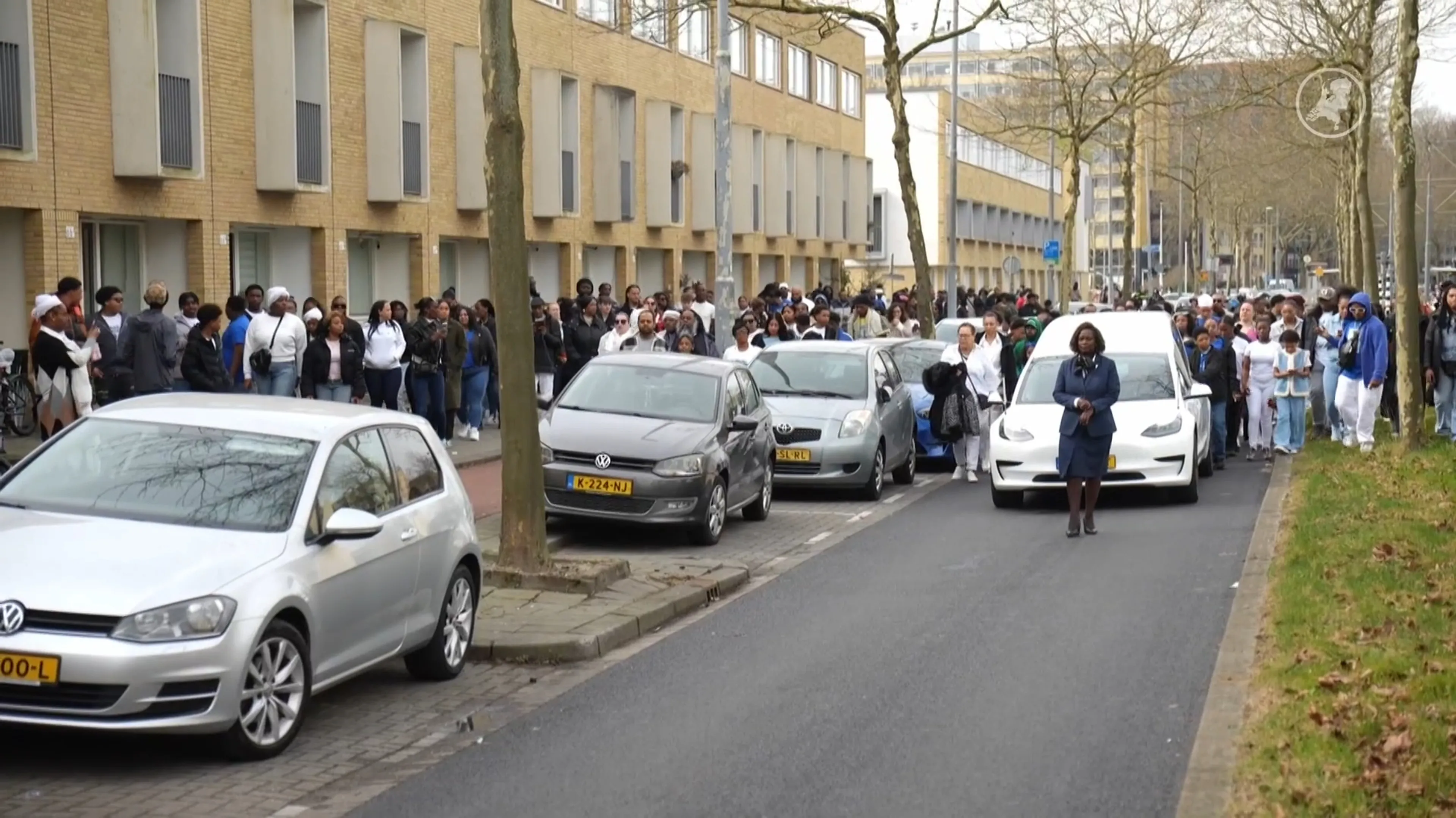 Indrukwekkende opkomst bij uitvaart doodgeschoten Zaijendley (11)