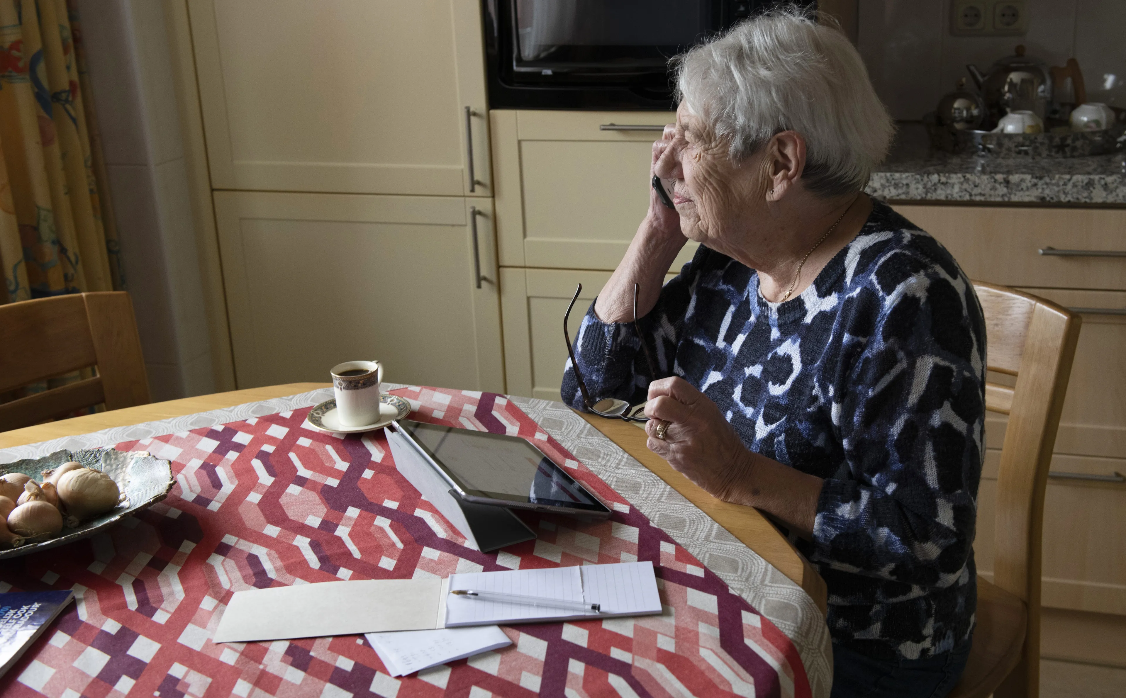 Gratis telefoonnummer voor Nederlanders die hulp nodig hebben bij geldproblemen