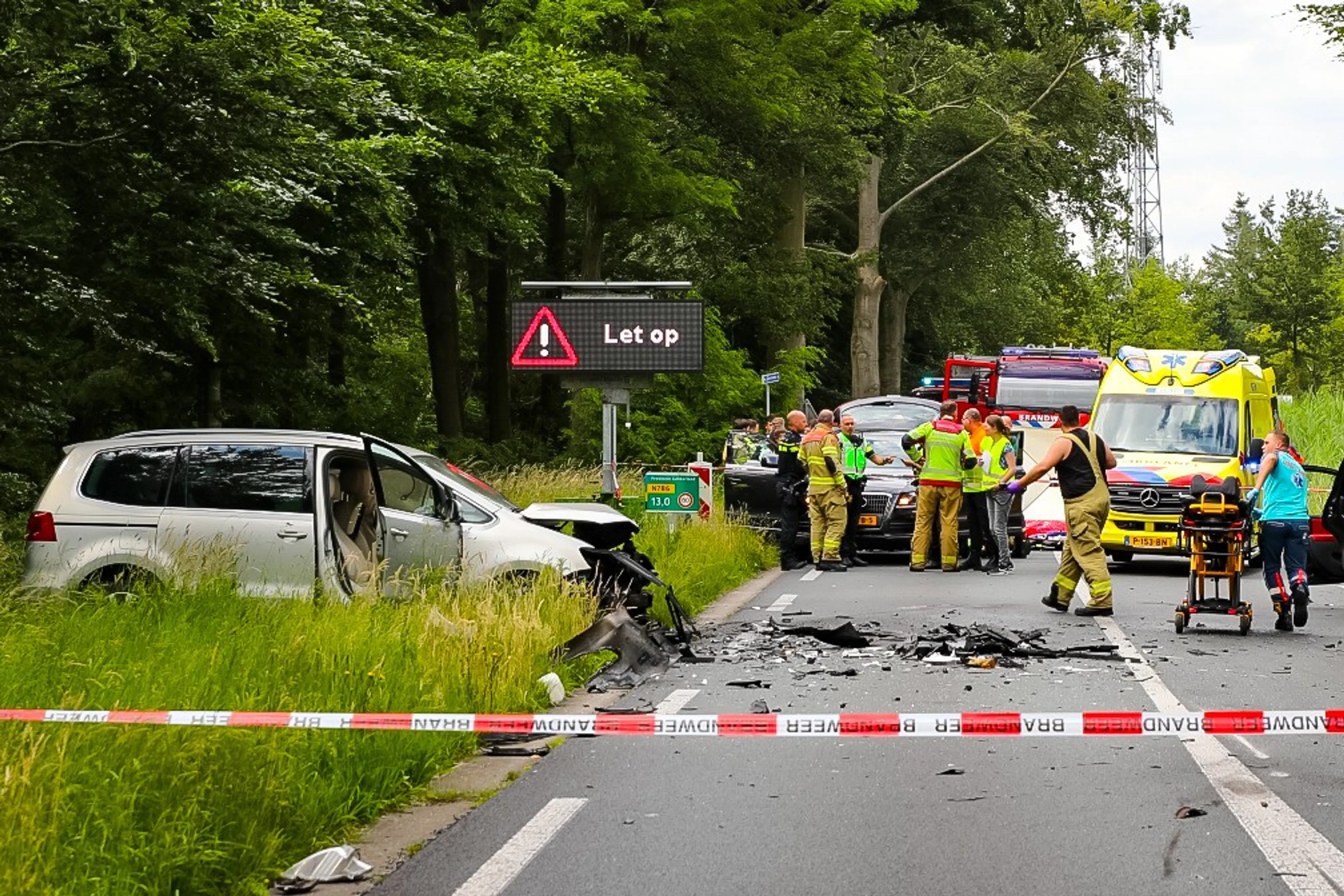 Acht mensen naar ziekenhuis na ernstig ongeval op N786