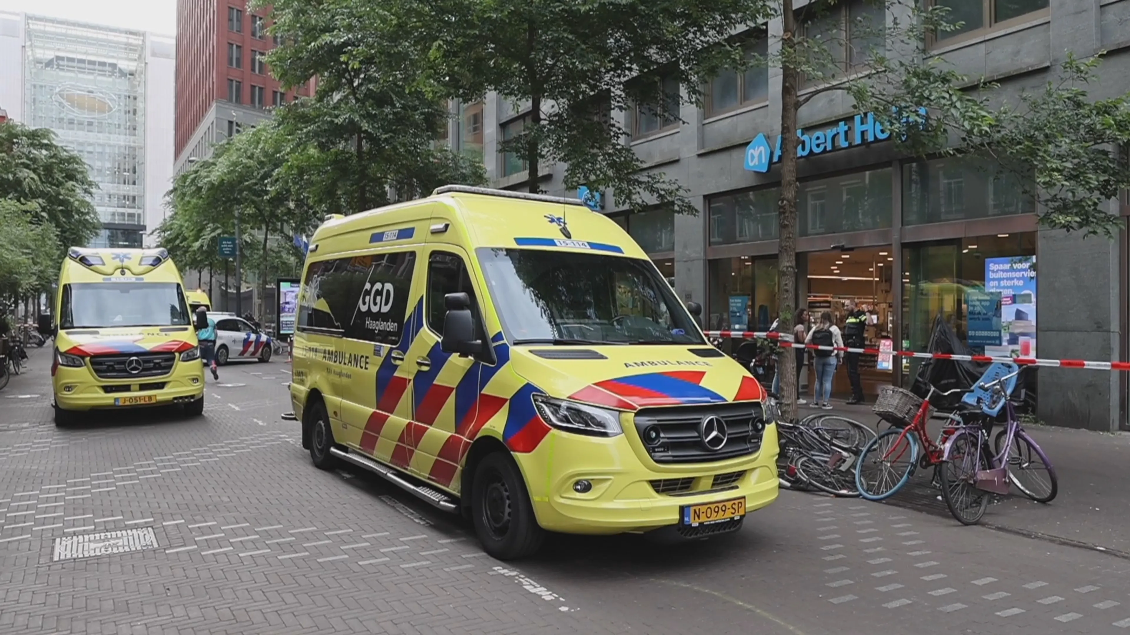 Persoon overleden en agent gewond bij steekpartij in Haagse supermarkt
