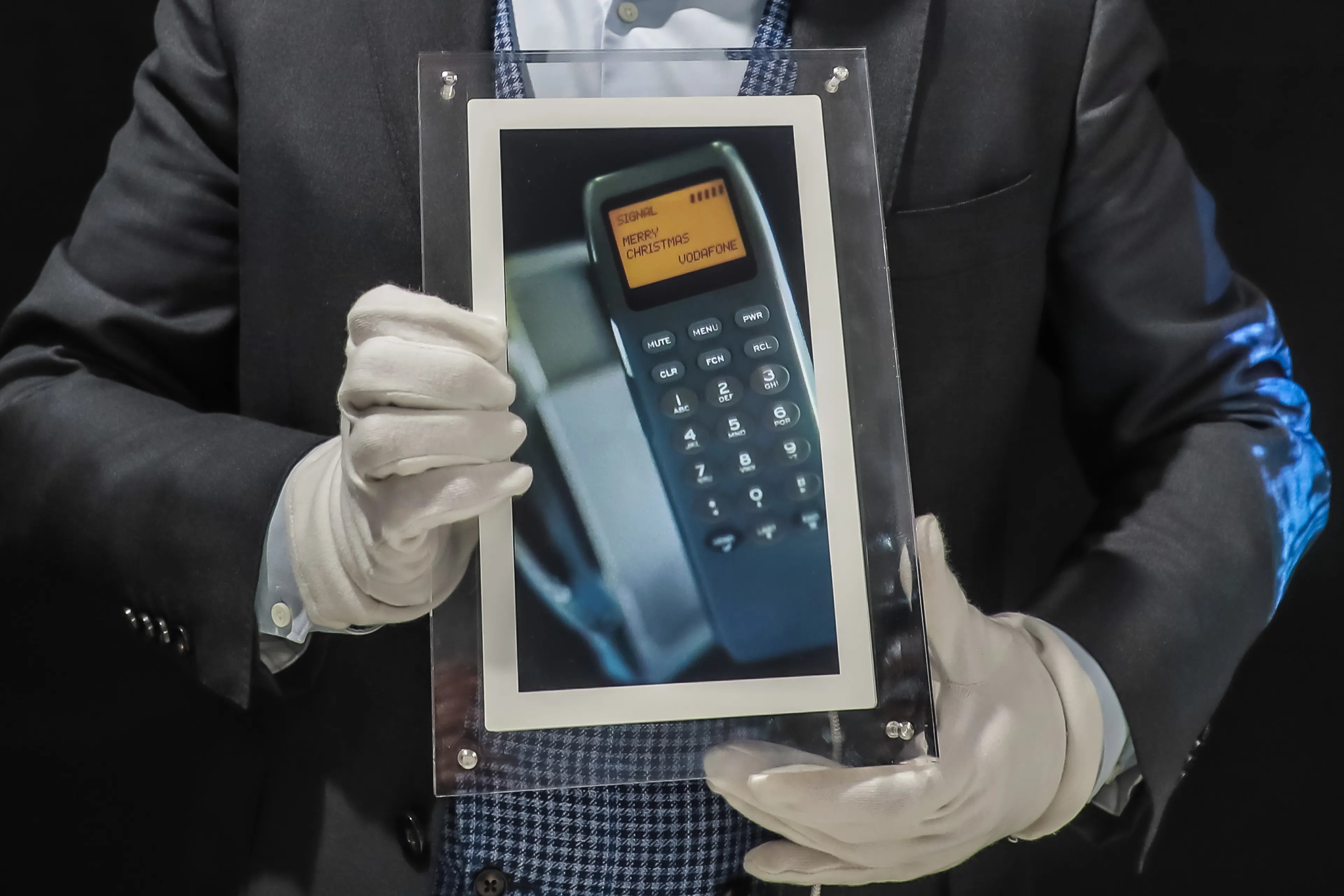 Eerste sms'je ooit verkocht voor 107.000 euro, maar hoe 'bezit' je dat eigenlijk?