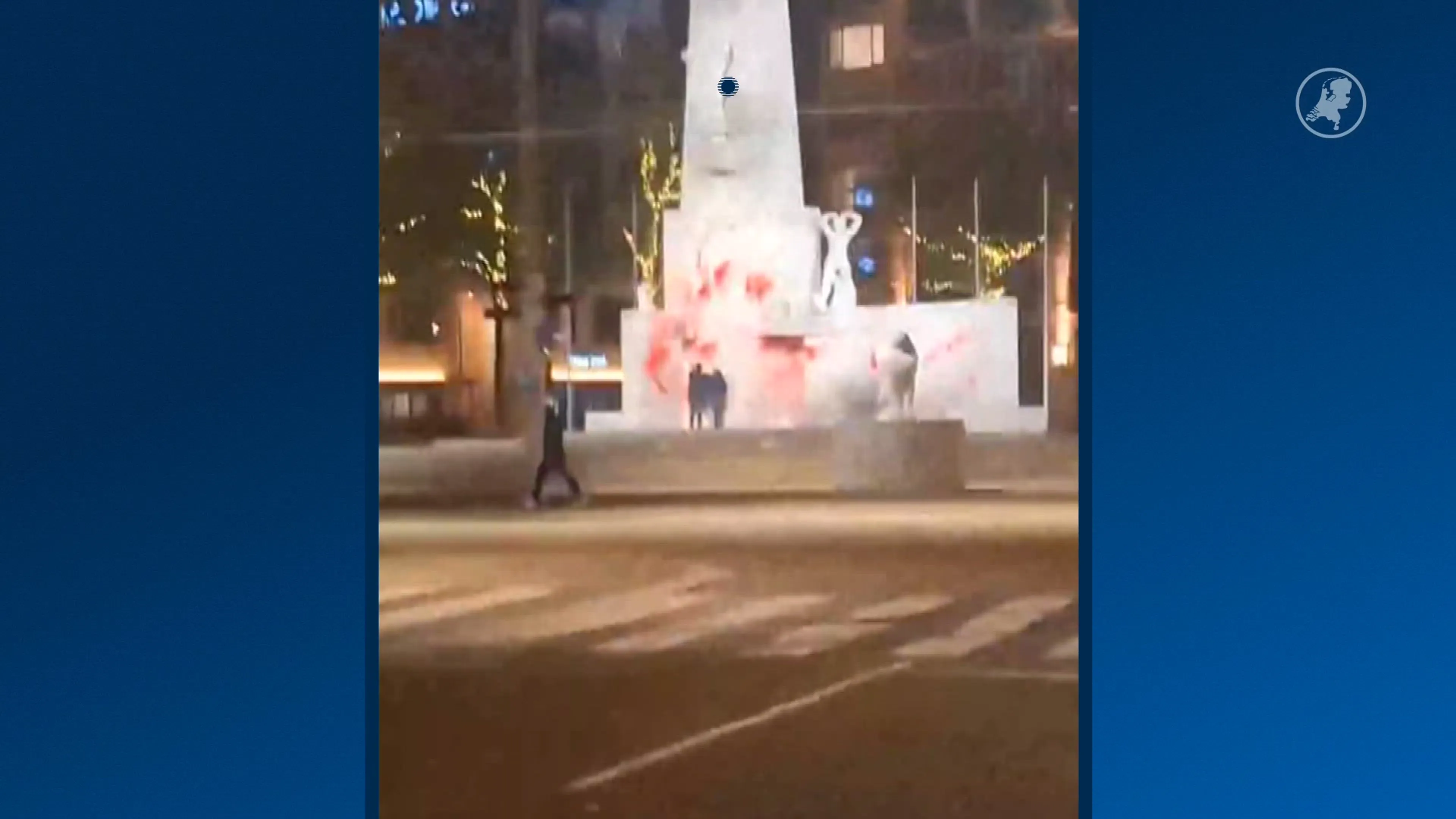 Rob Jetten en omstanders reageren op bekladding Nationaal Monument