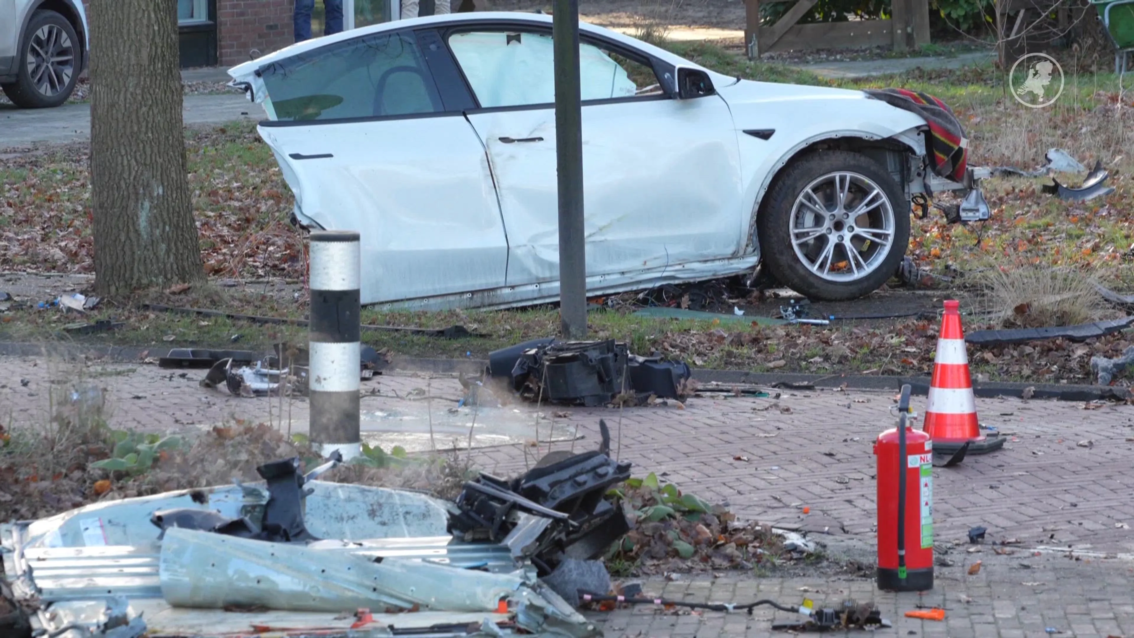 Man overleden bij zware crash Diever, vrouw gewond