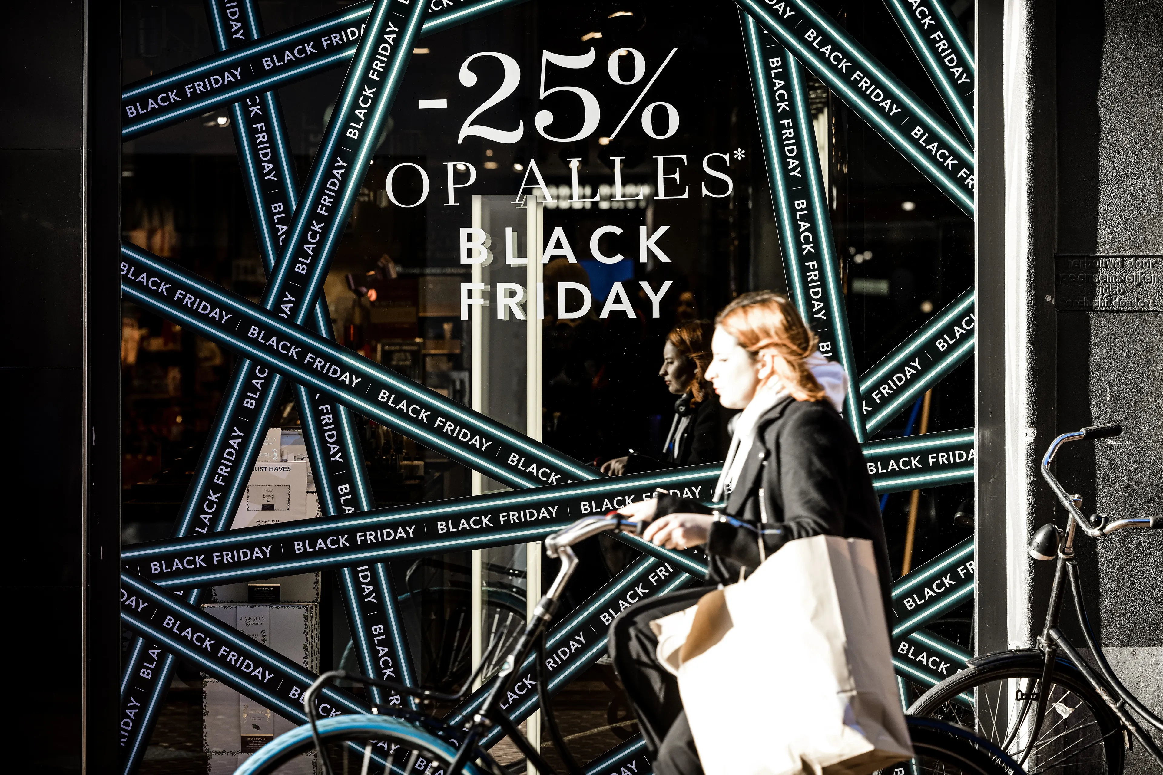 'Helft van de Nederlanders stelt aankoop uit tot Black Friday'
