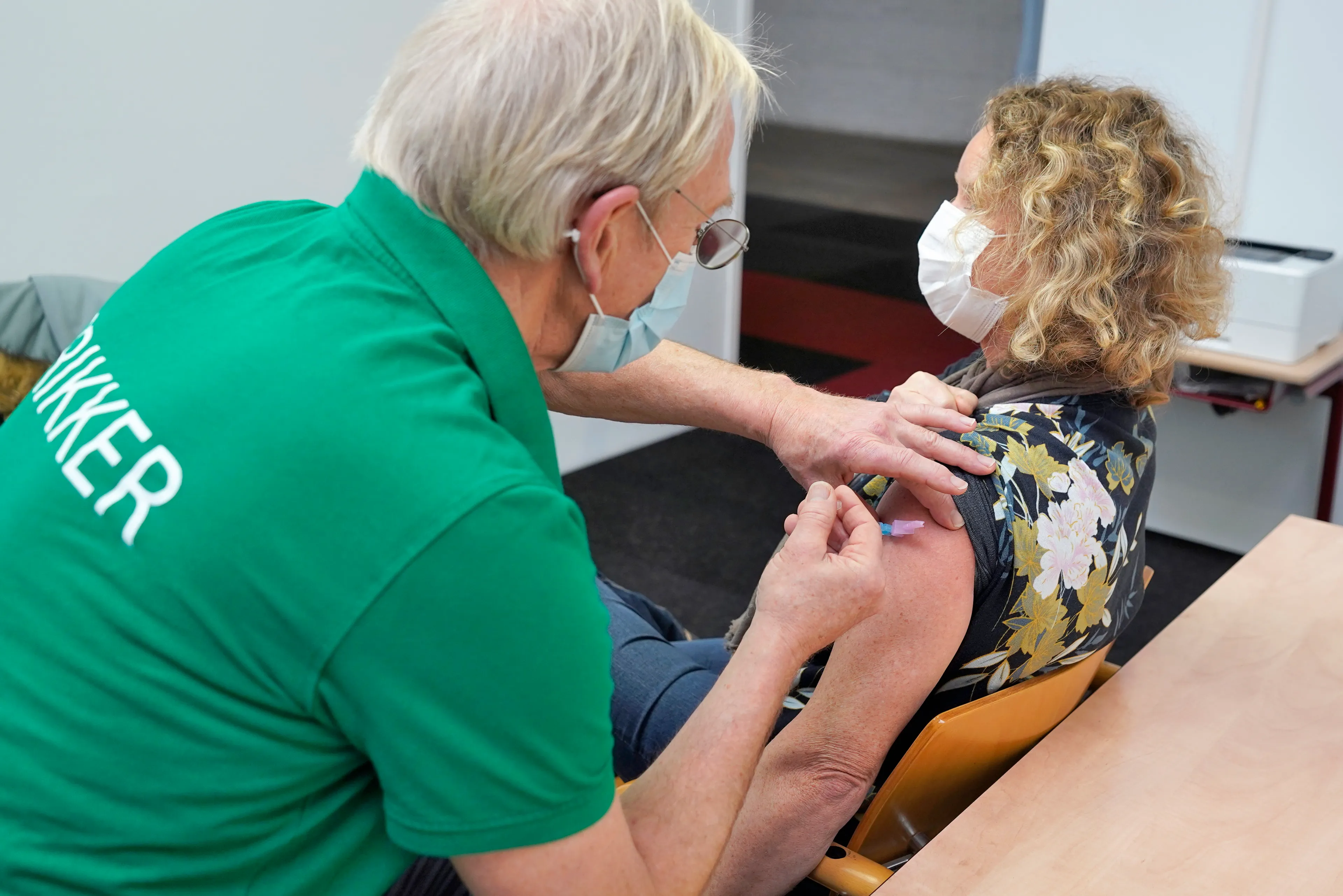 GGD klaar voor nieuwe prikronde, wachten is op aangepast vaccin