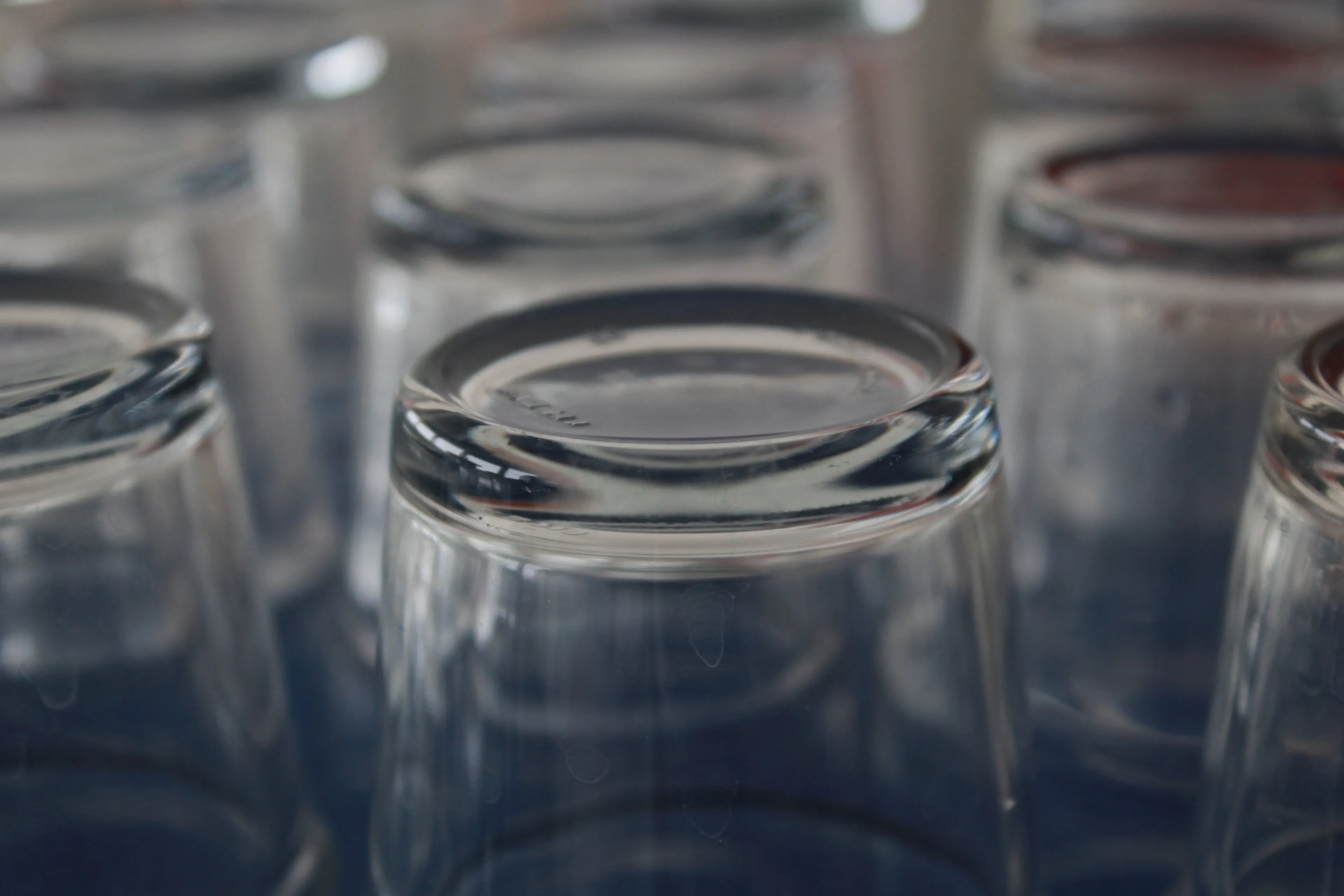 Waarschuwing: deze drinkglazen bevatten te veel lood en cadmium