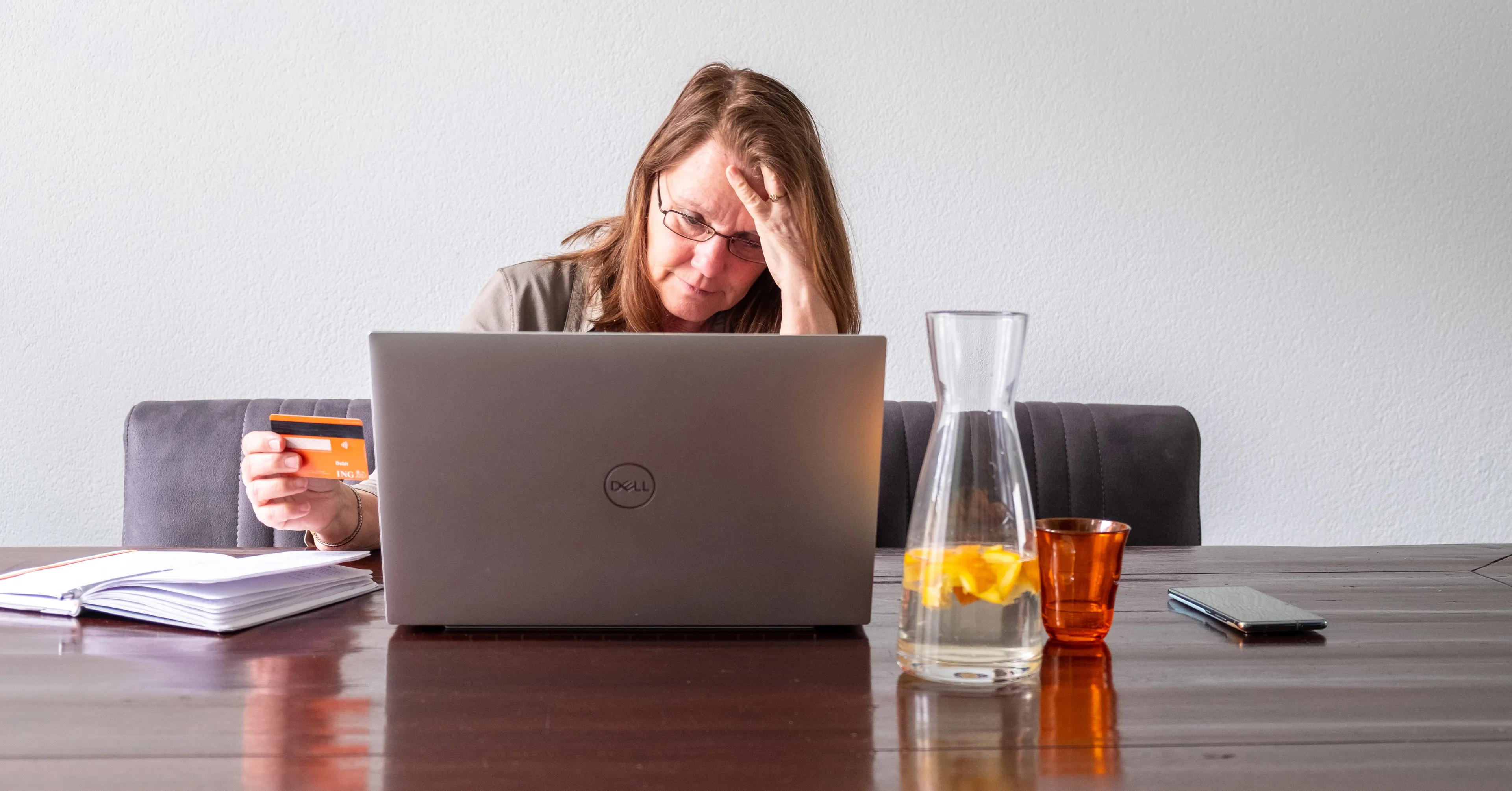 Consumentenbond waarschuwt voor online kledingwinkel na tientallen klachten