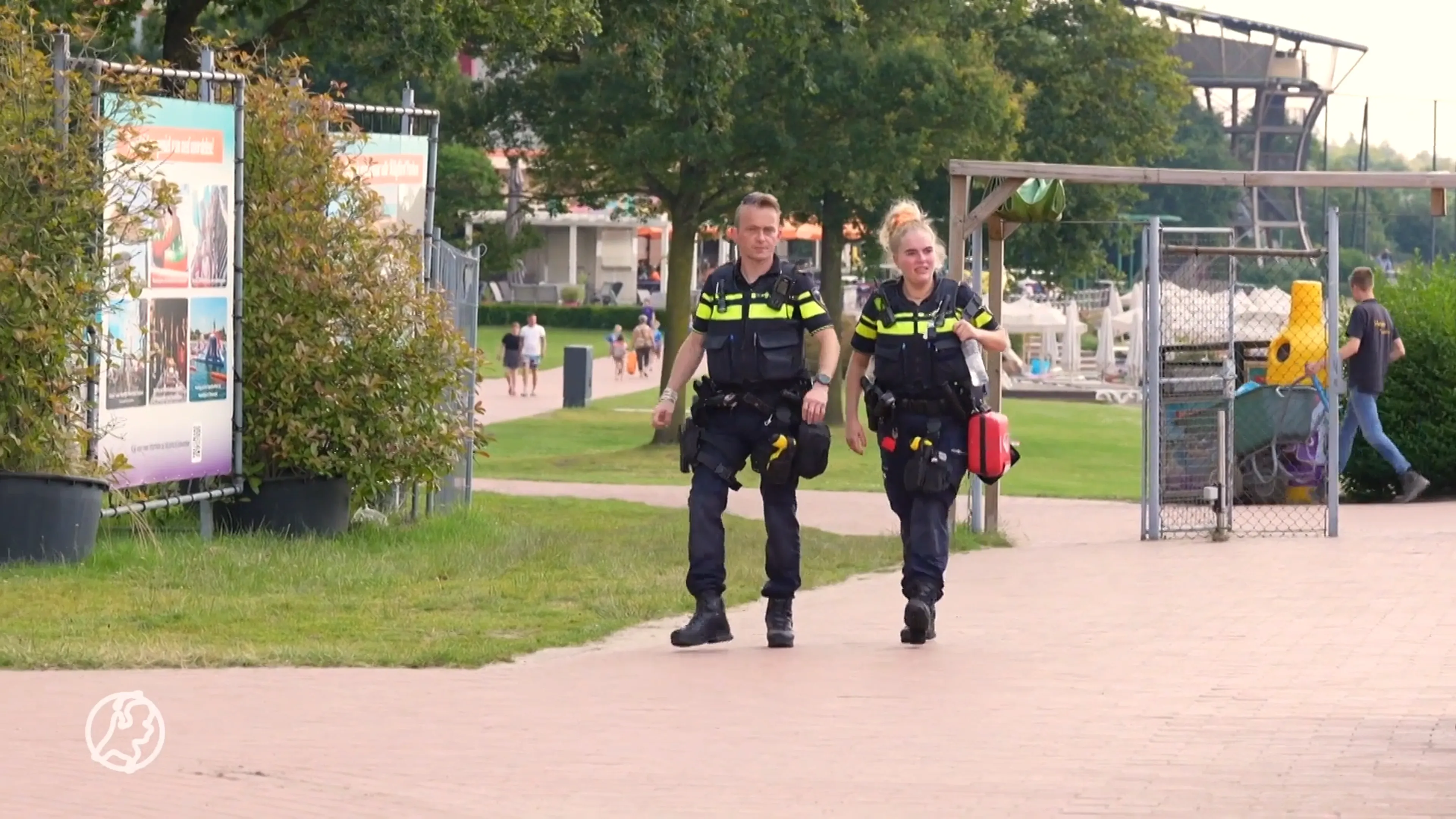 Jongen (18) verdwijnt onder water tijdens schooluitje in waterpark