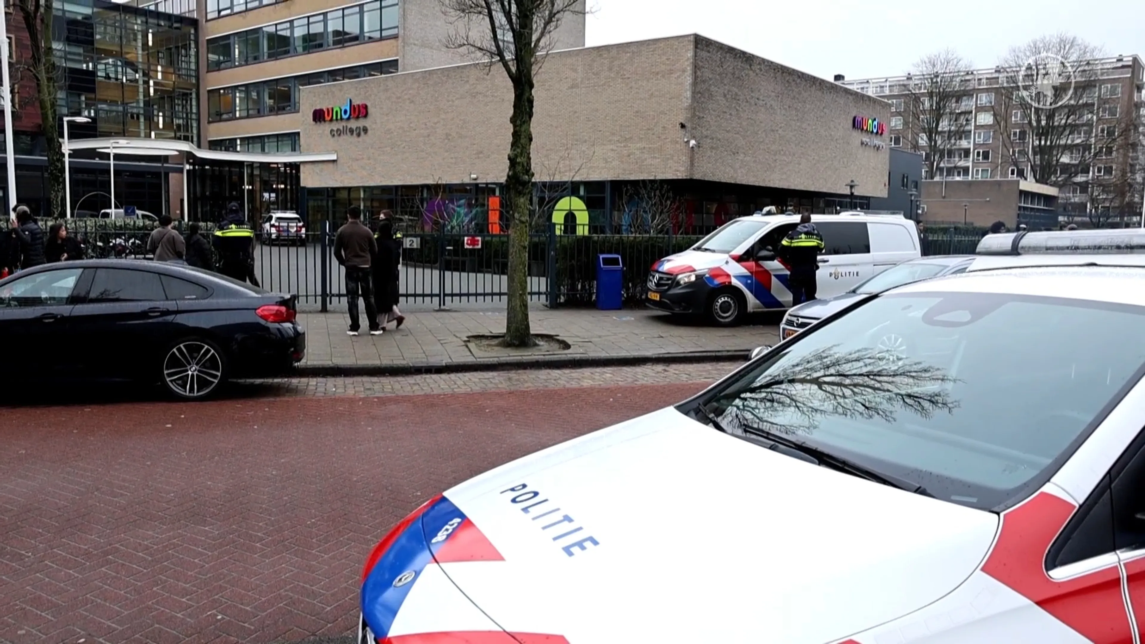 Steekpartij op middelbare school, jongen gewond geraakt