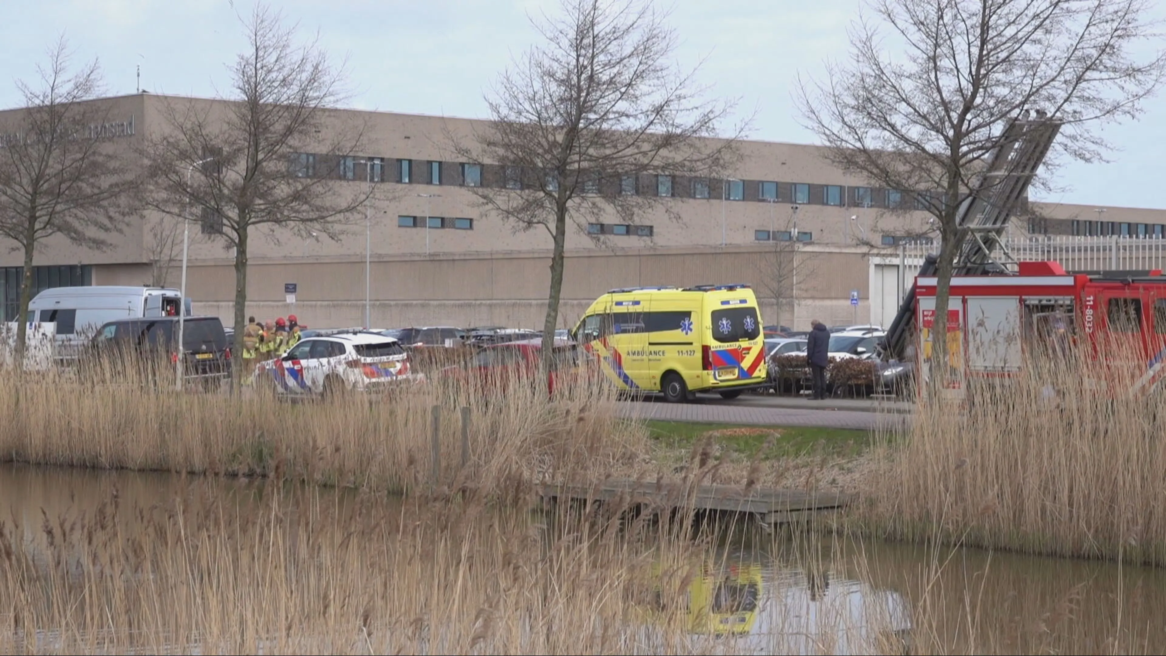 Politie onderzoekt verdacht voorwerp bij gevangenis Zaanstad