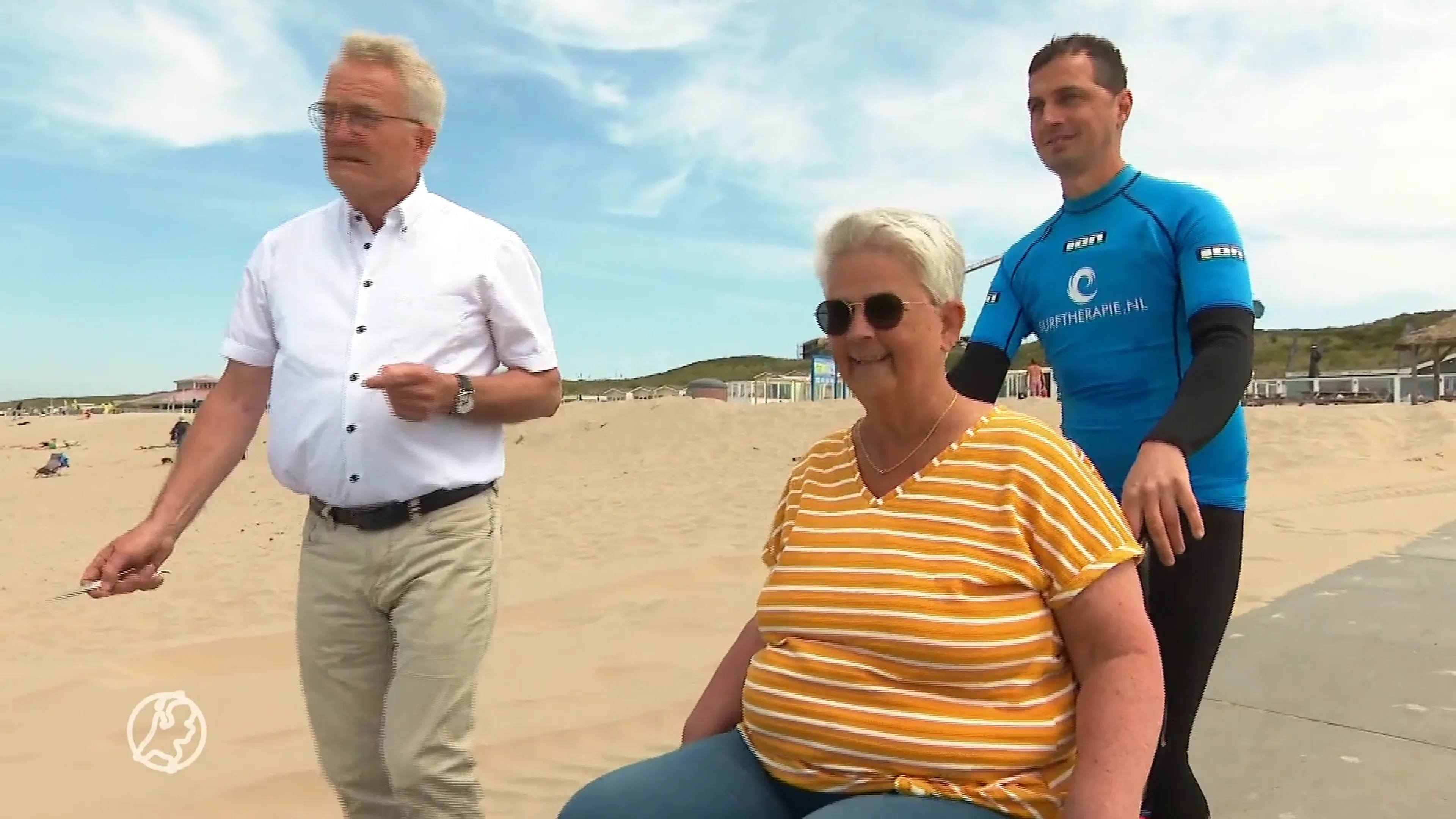 Eindelijk ziet Gerri de zee van dichtbij: Wijk aan Zee heeft nu een rolstoelpad helemaal tot de vloedlijn