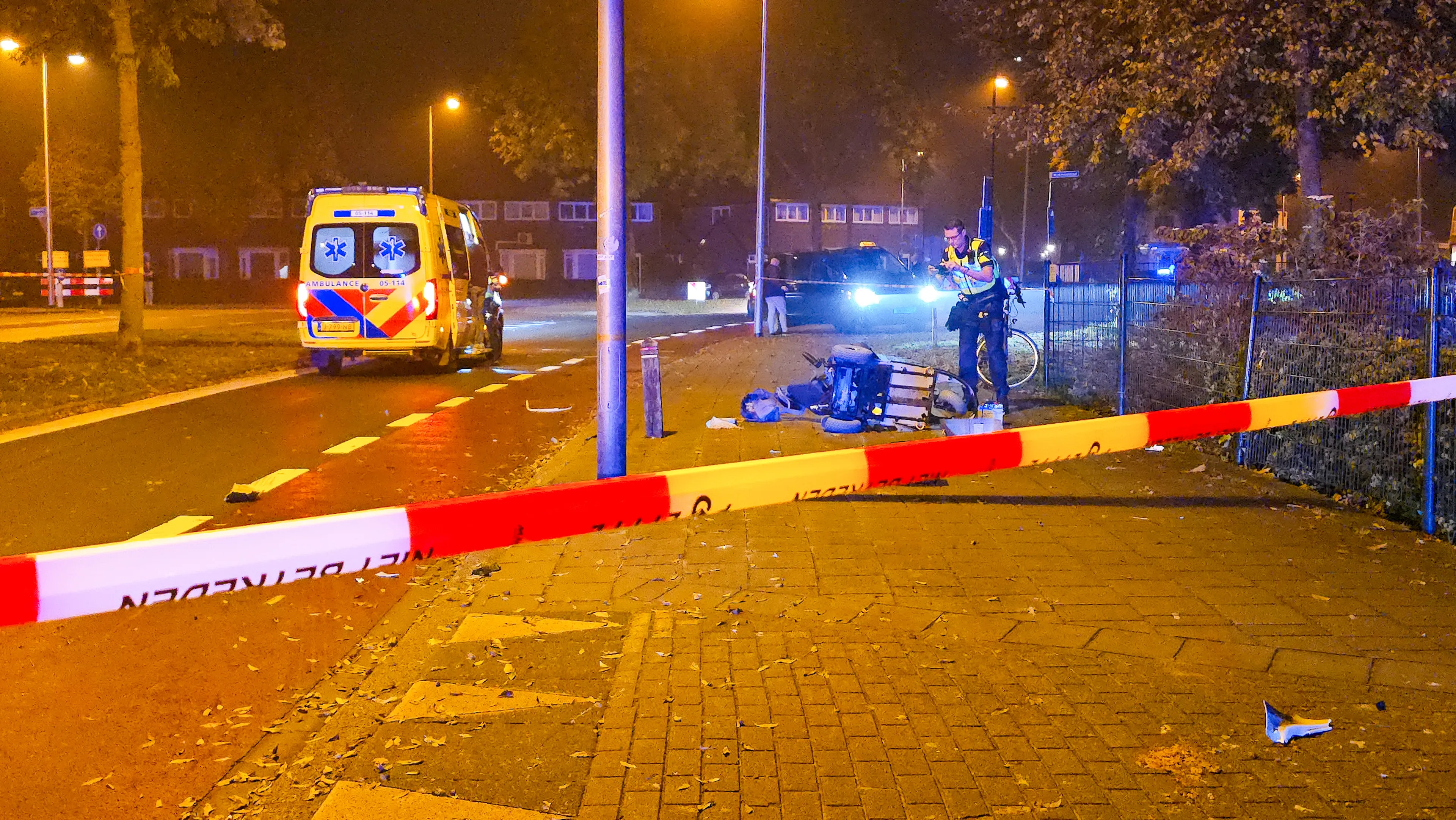 Vrouw in scootmobiel ernstig gewond achtergelaten na aanrijding in Enschede