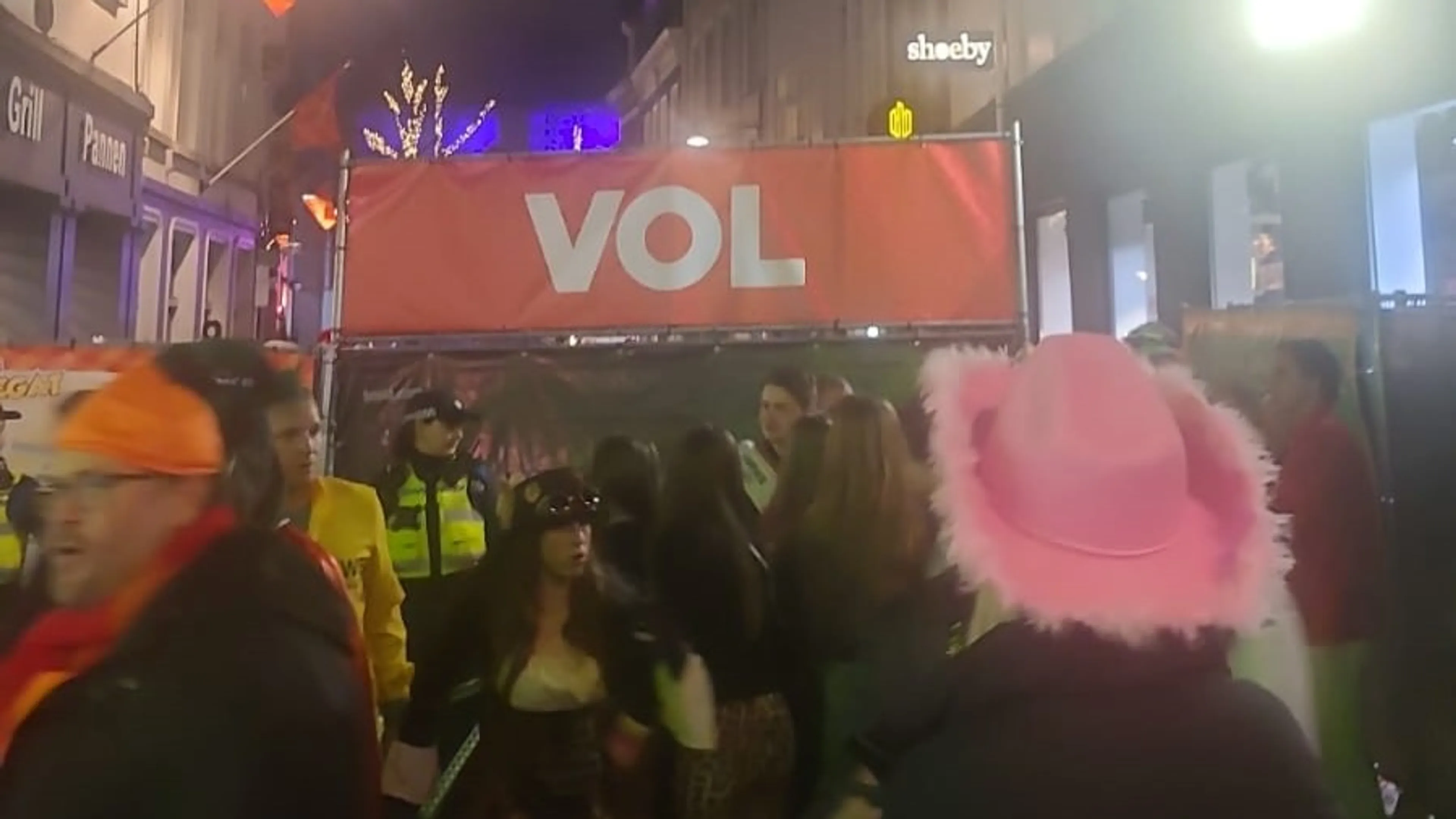Het is druk met carnaval: 'Het is vol, kom morgen'