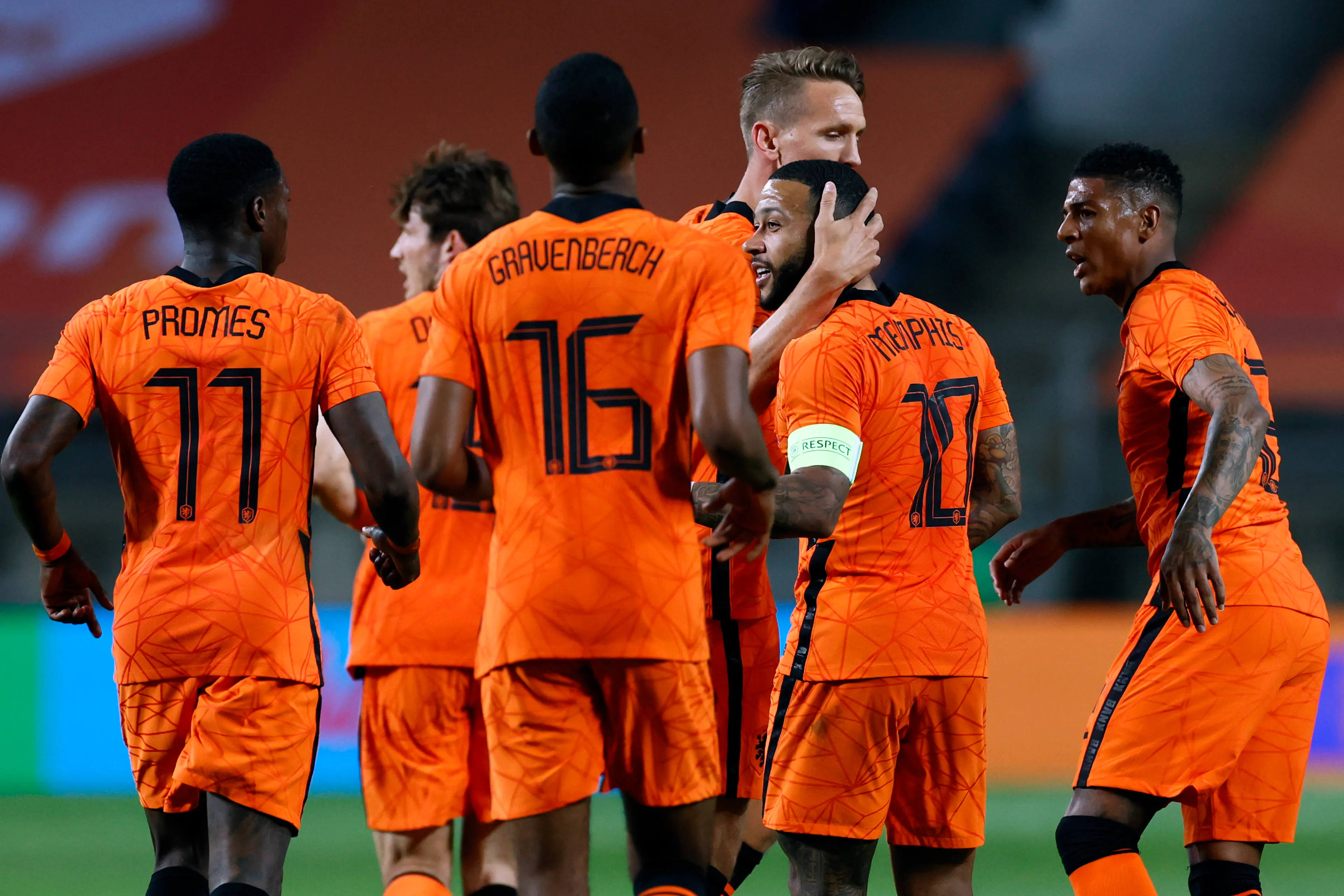 Oranje speelt op nippertje gelijk tegen Schotland op weg naar EK