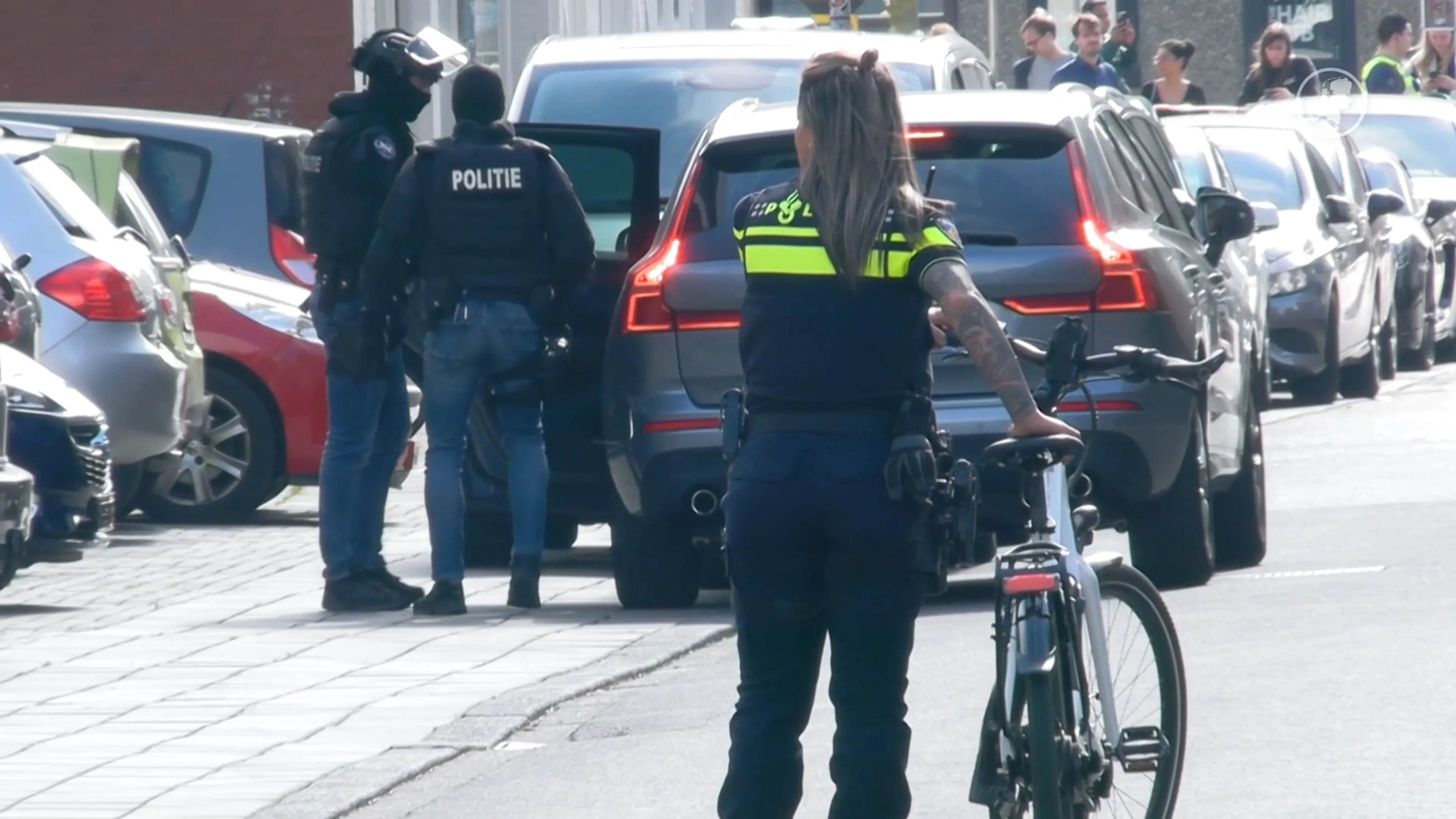 Meerdere aanhoudingen bij invallen arrestatieteam in Enschede