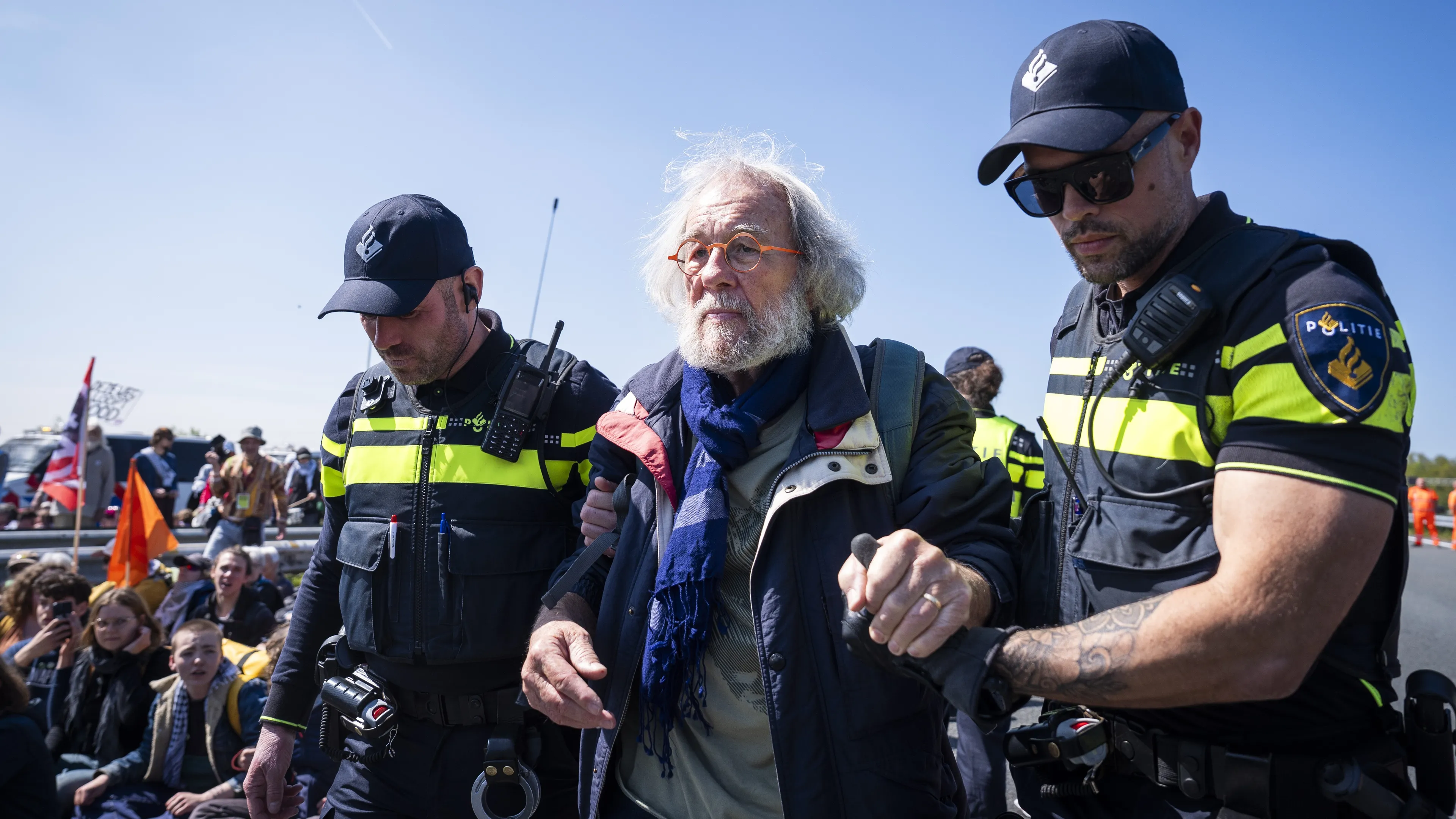Politie houdt ruim 400 demonstranten aan na XR-blokkade A12