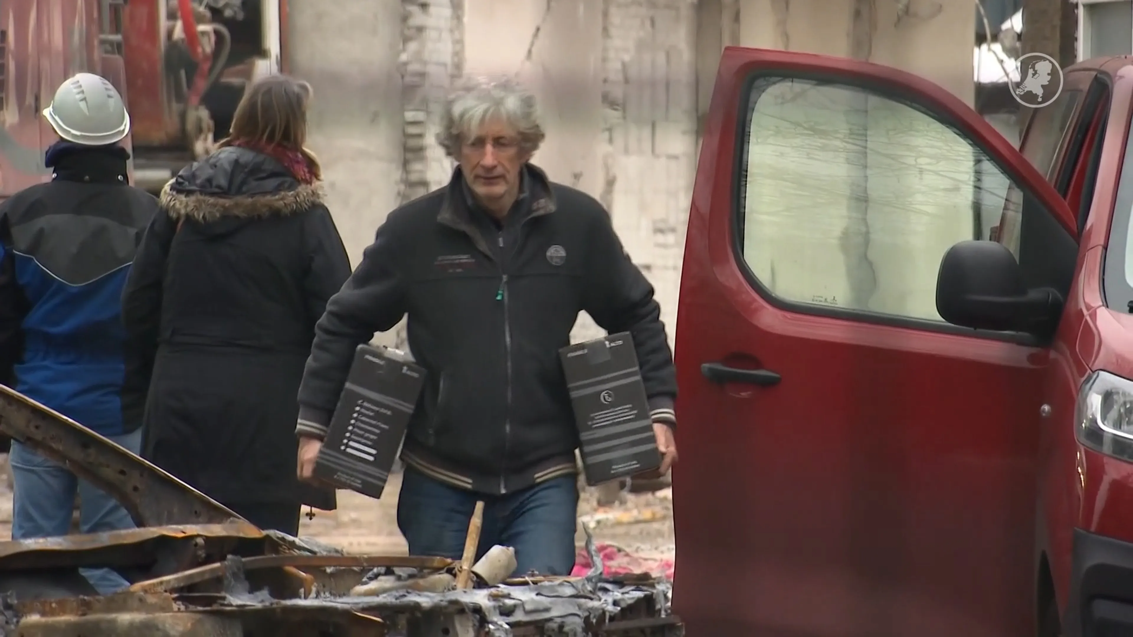 Bewoners beschadigde woningen Tarwekamp even terug naar huis: 'Snel wat spullen gepakt'