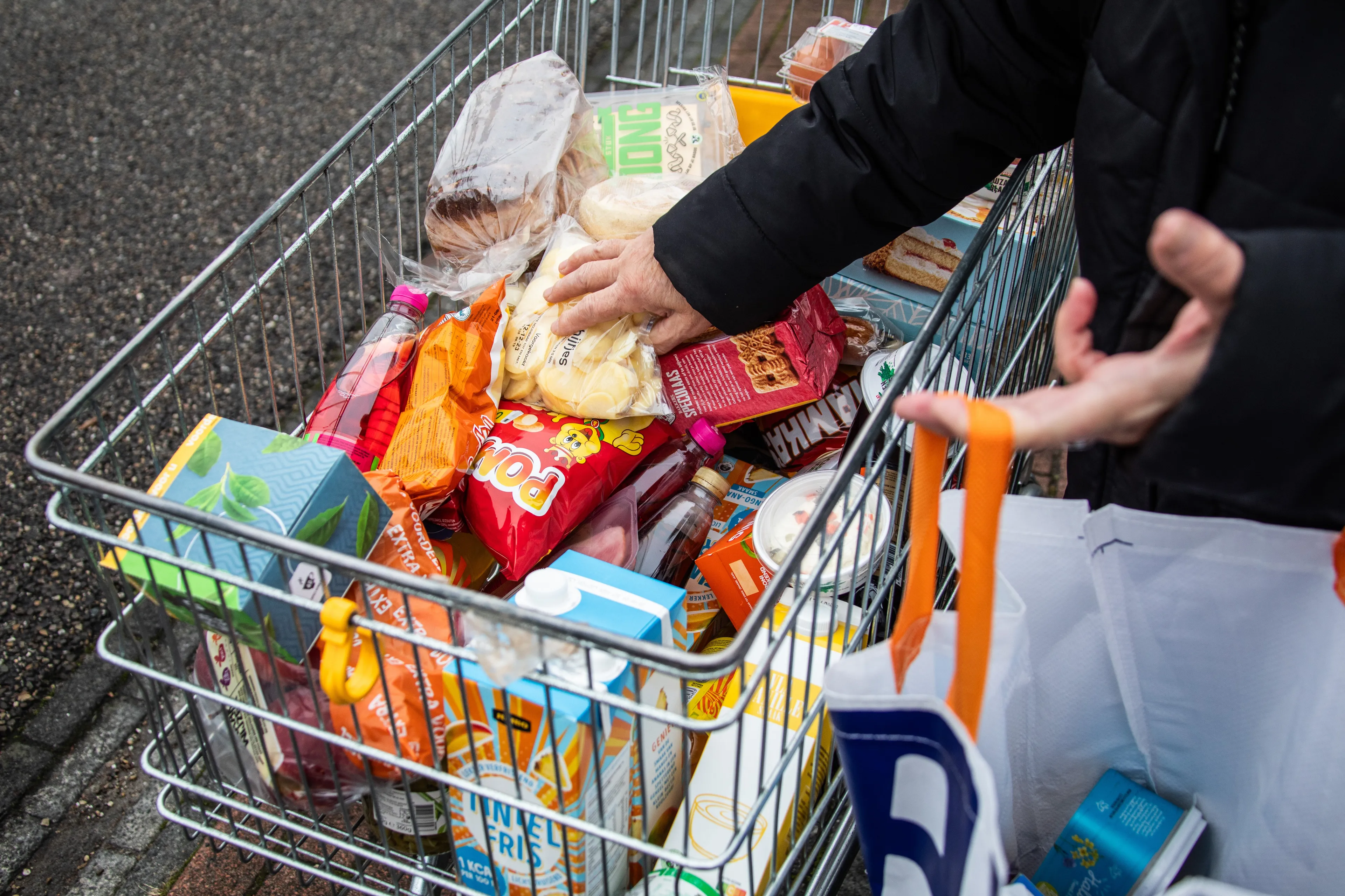 Boodschappen dreigen duurder te worden door oorlog, producenten willen maatregelen