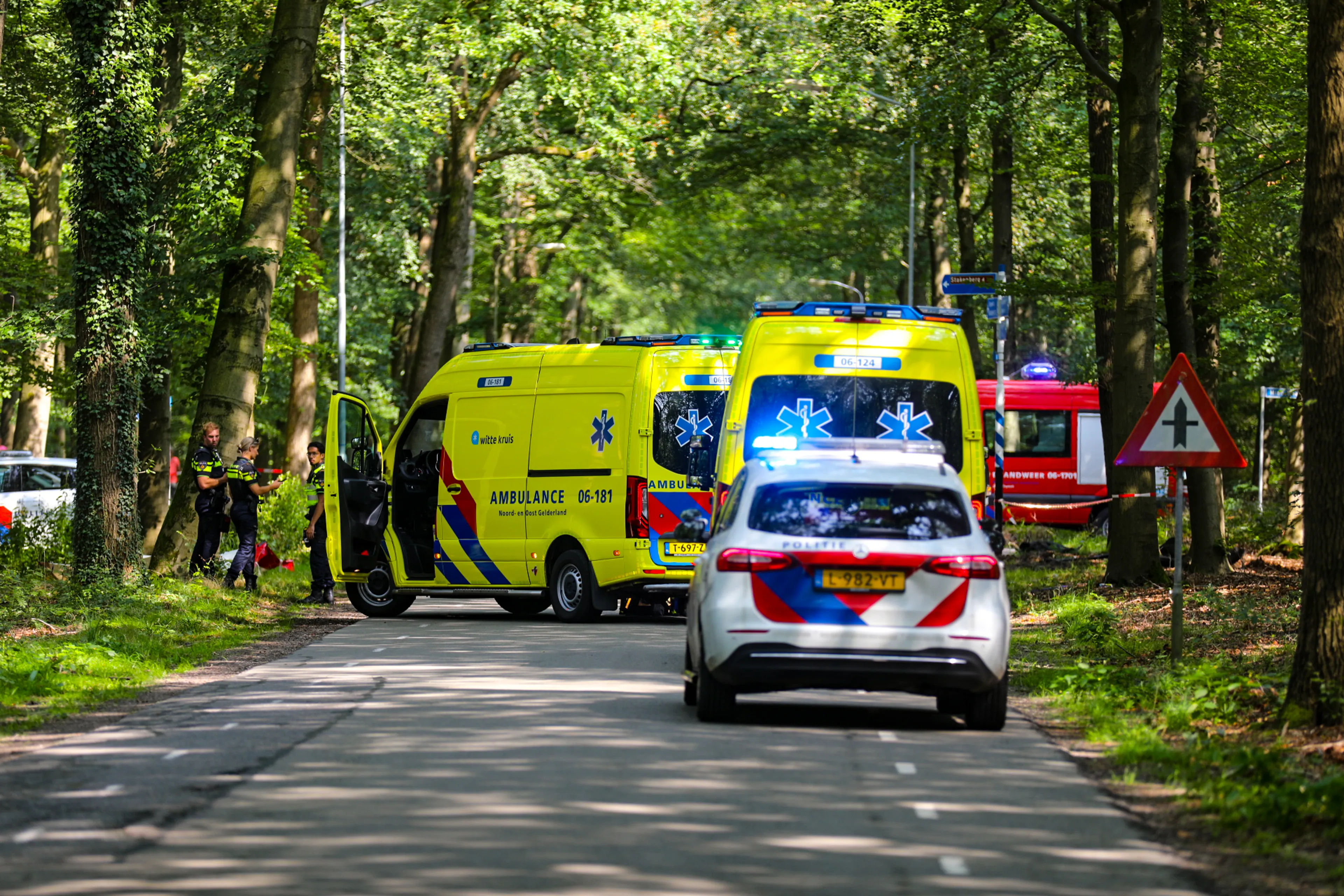 Veel hulpdiensten bij ernstig ongeval met dode en zwaargewonde in Elspeet