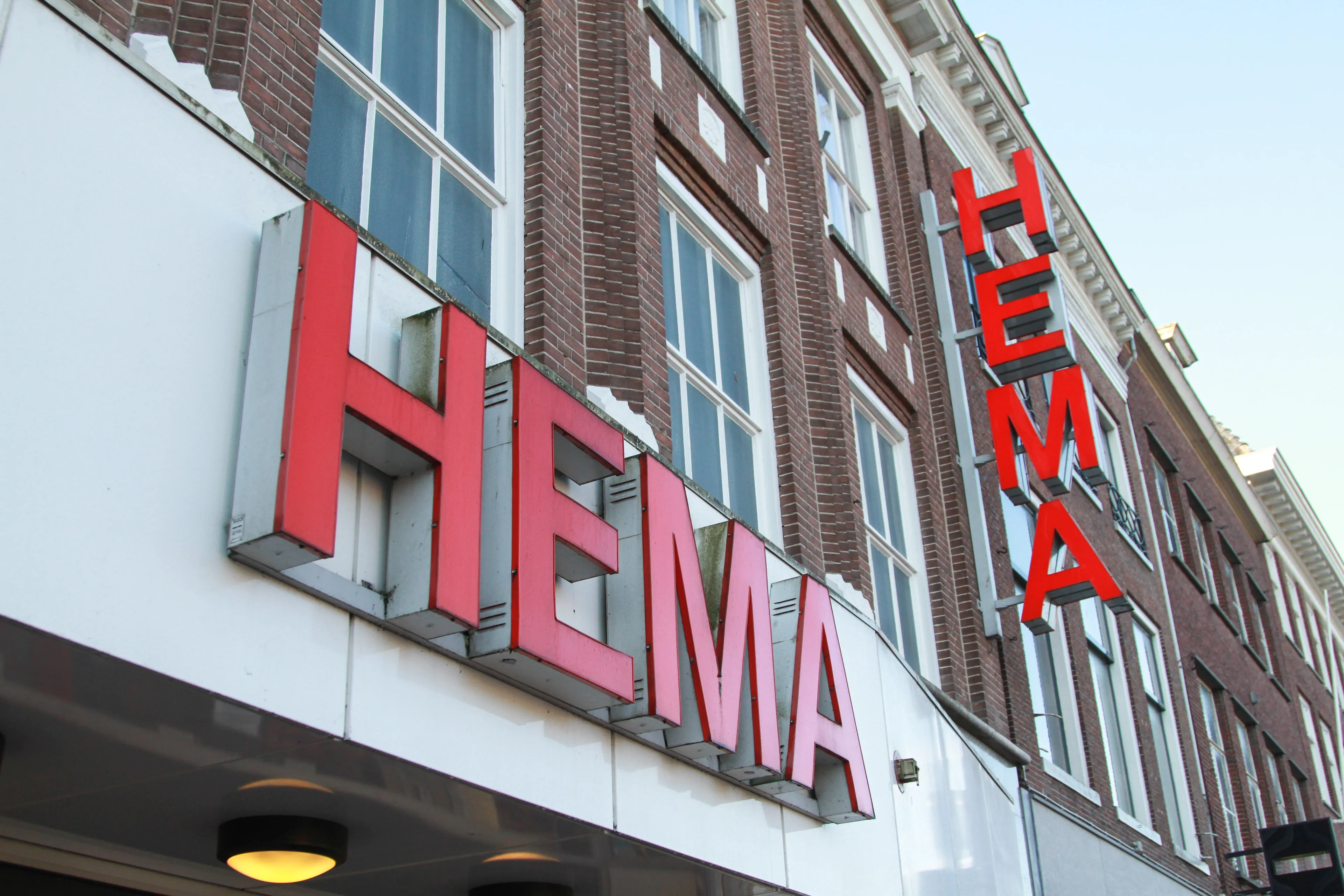 HEMA over asbest in make-up: 'EenVandaag zaait onnodig angst in tijden van onzekerheid'