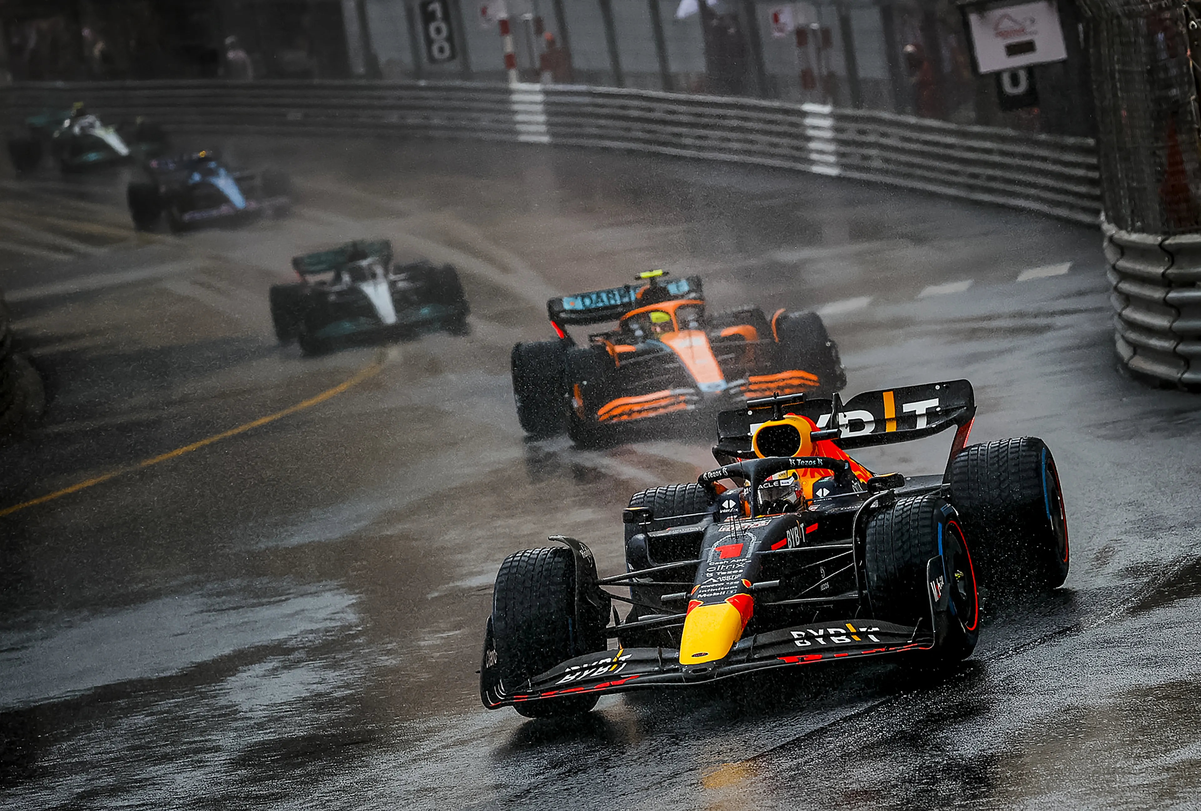 Formule 1-fans vrezen het ergste na rode vlag GP Monaco: 'Krijg het hier benauwd van'