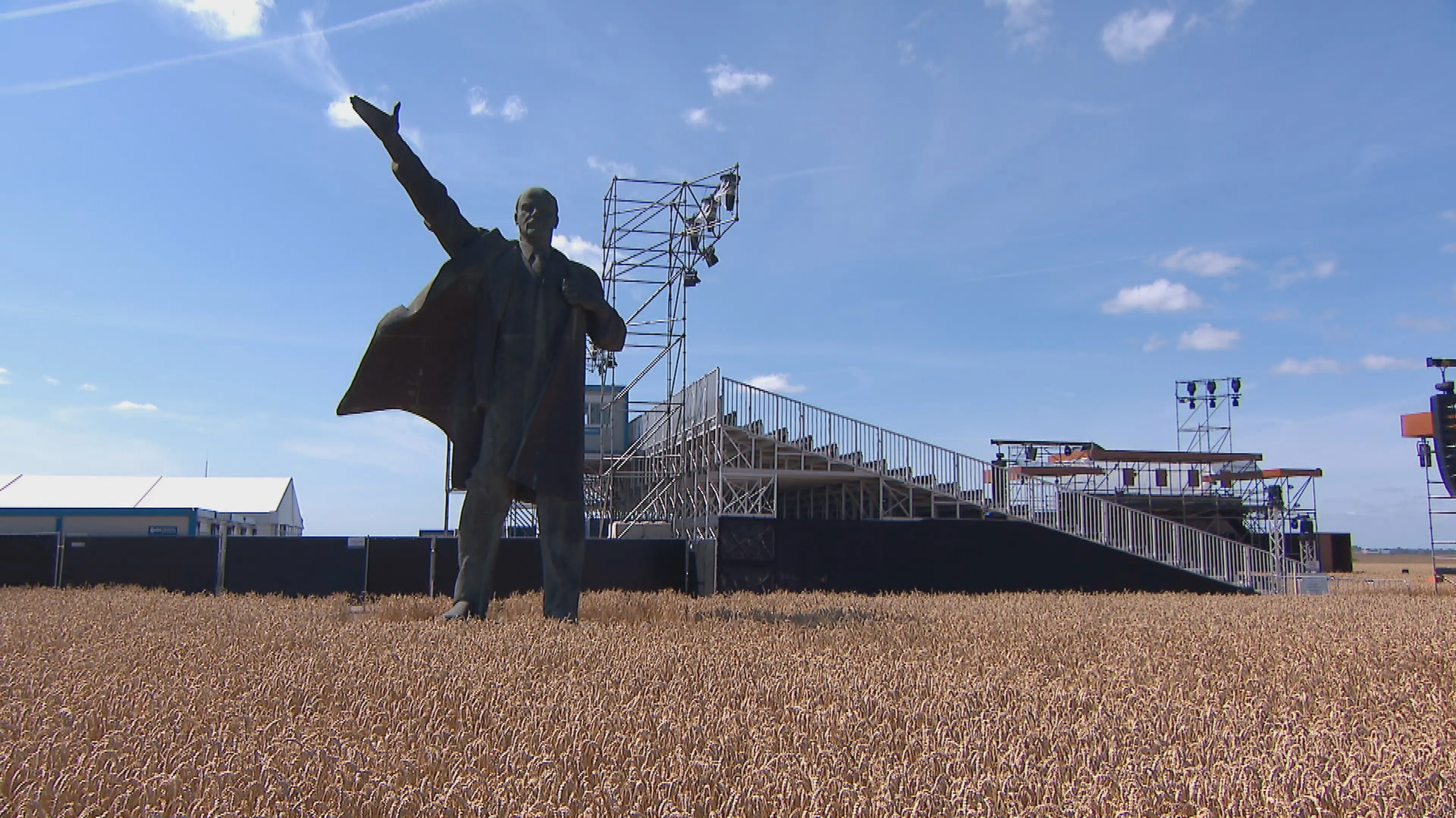 Metershoge Lenin zorgt voor discussie in Oldambt: blijven of weg?