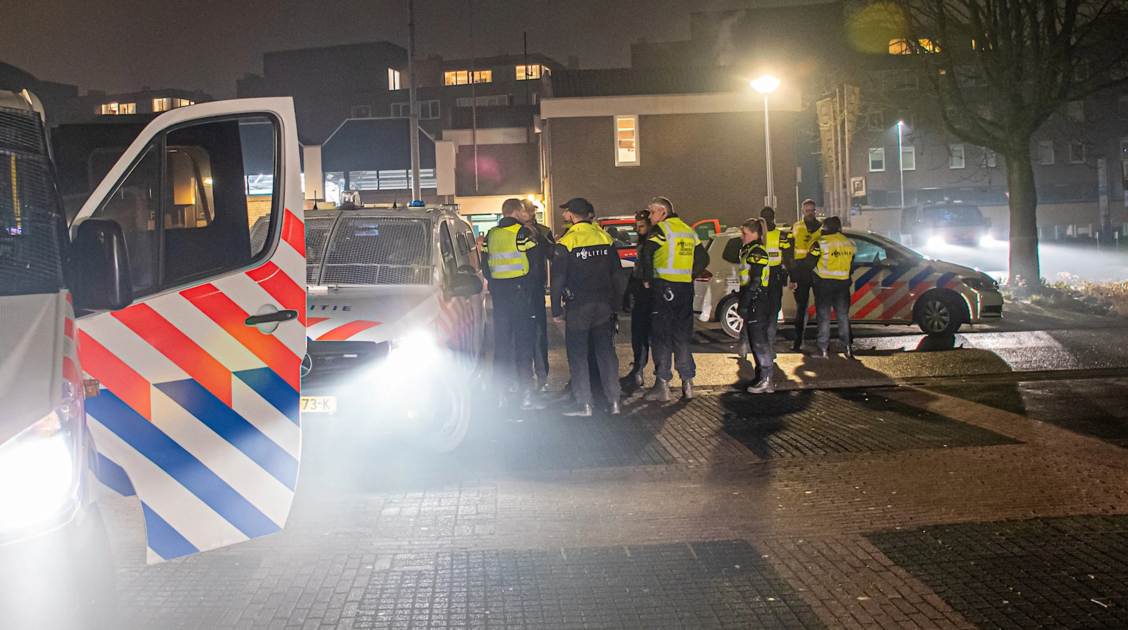 Hulpverleners massaal bekogeld in Nederland: 'Doe normaal'