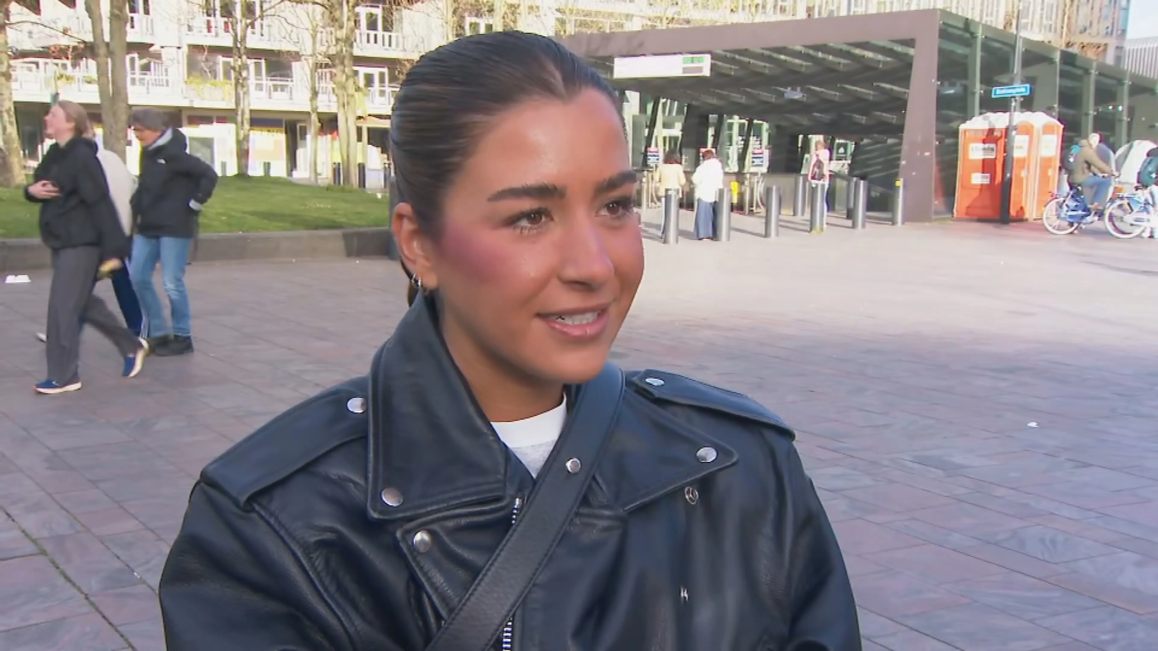 Buschauffeur voor tweede keer mishandeld in Rotterdam: 'En iedereen filmt maar' 