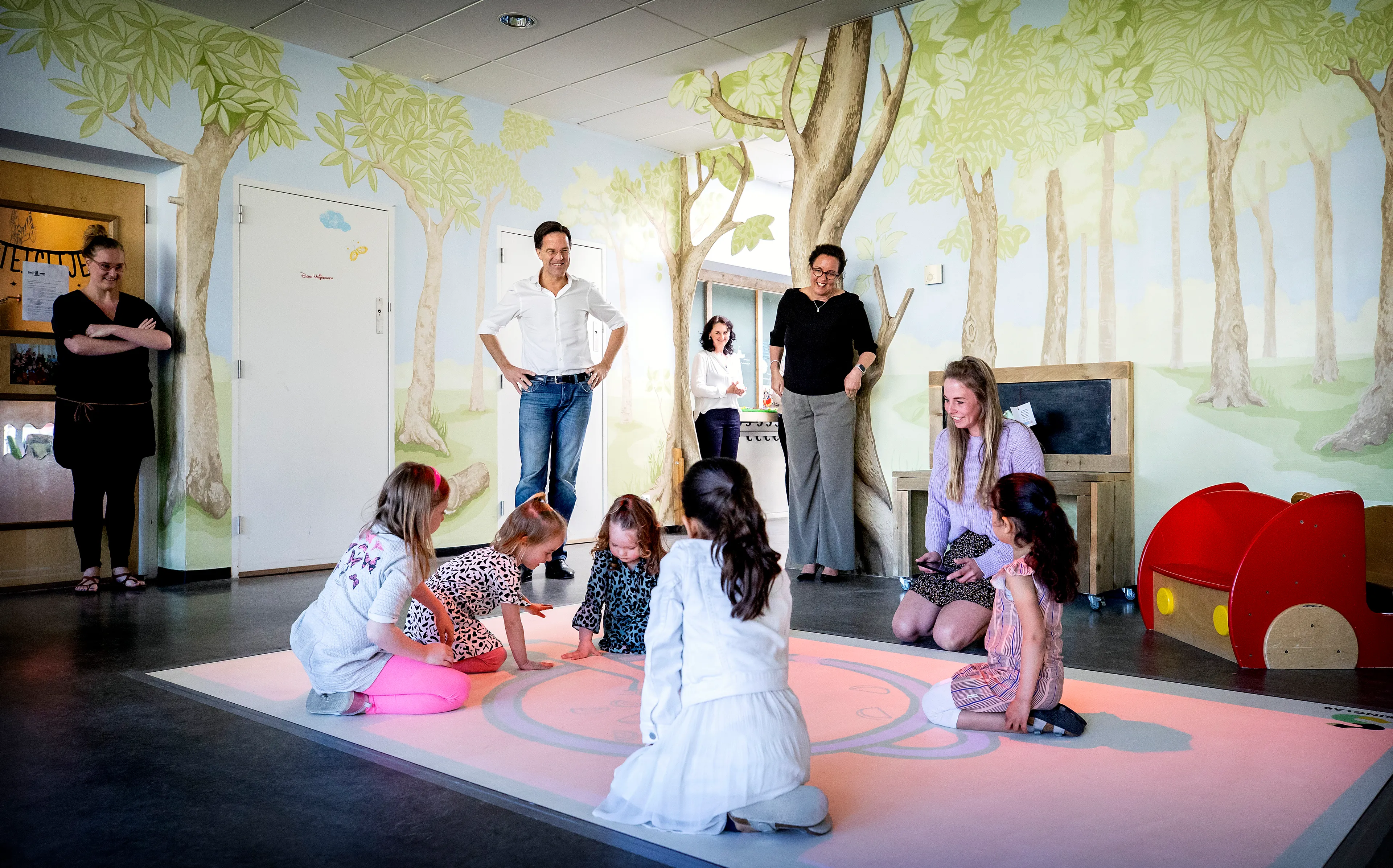 Premier Rutte onder de indruk van rol kinderopvang in coronacrisis