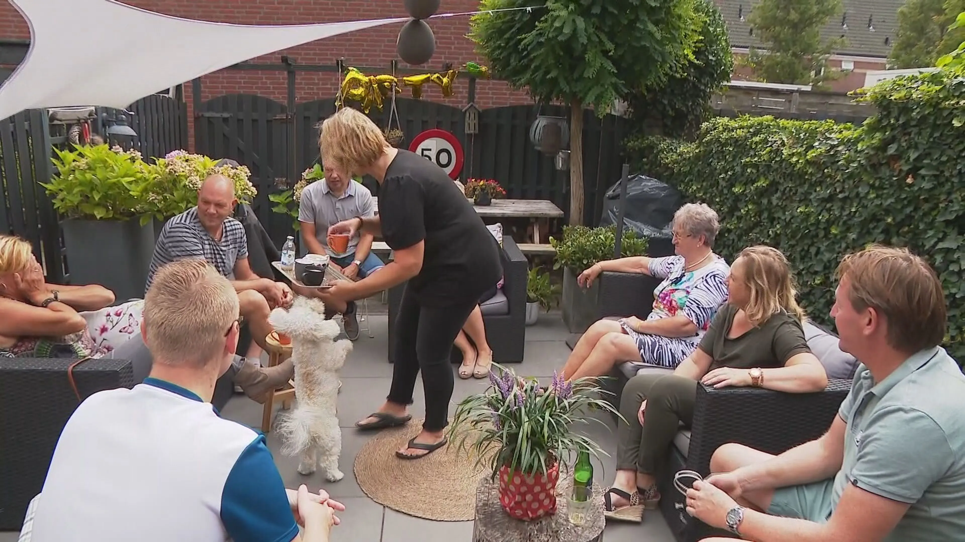 Merendeel van de Nederlanders zou buren niet aanspreken bij meer dan zes gasten