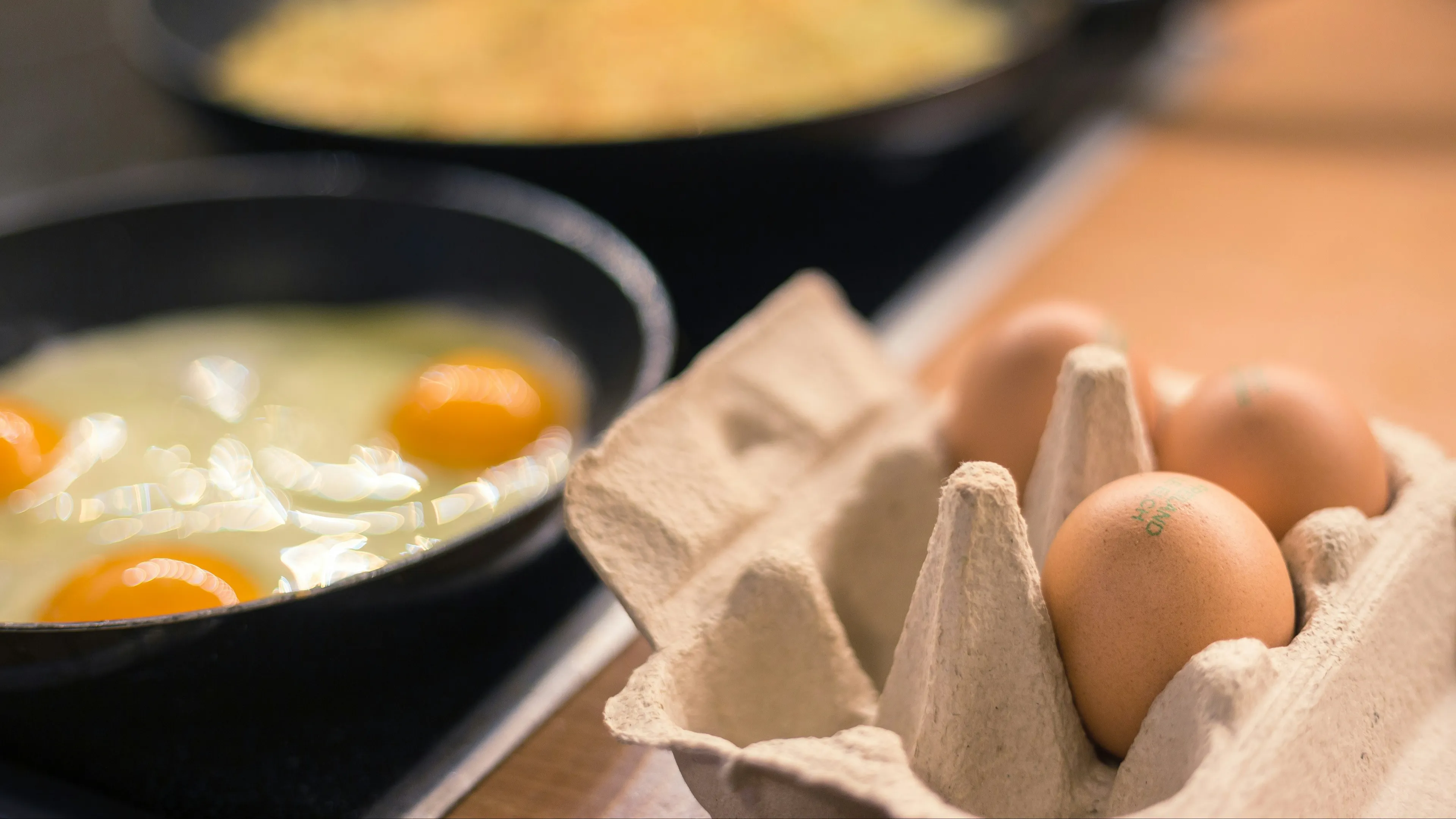 Lege schappen en hogere prijzen: dit speelt er met eieren in supermarkten