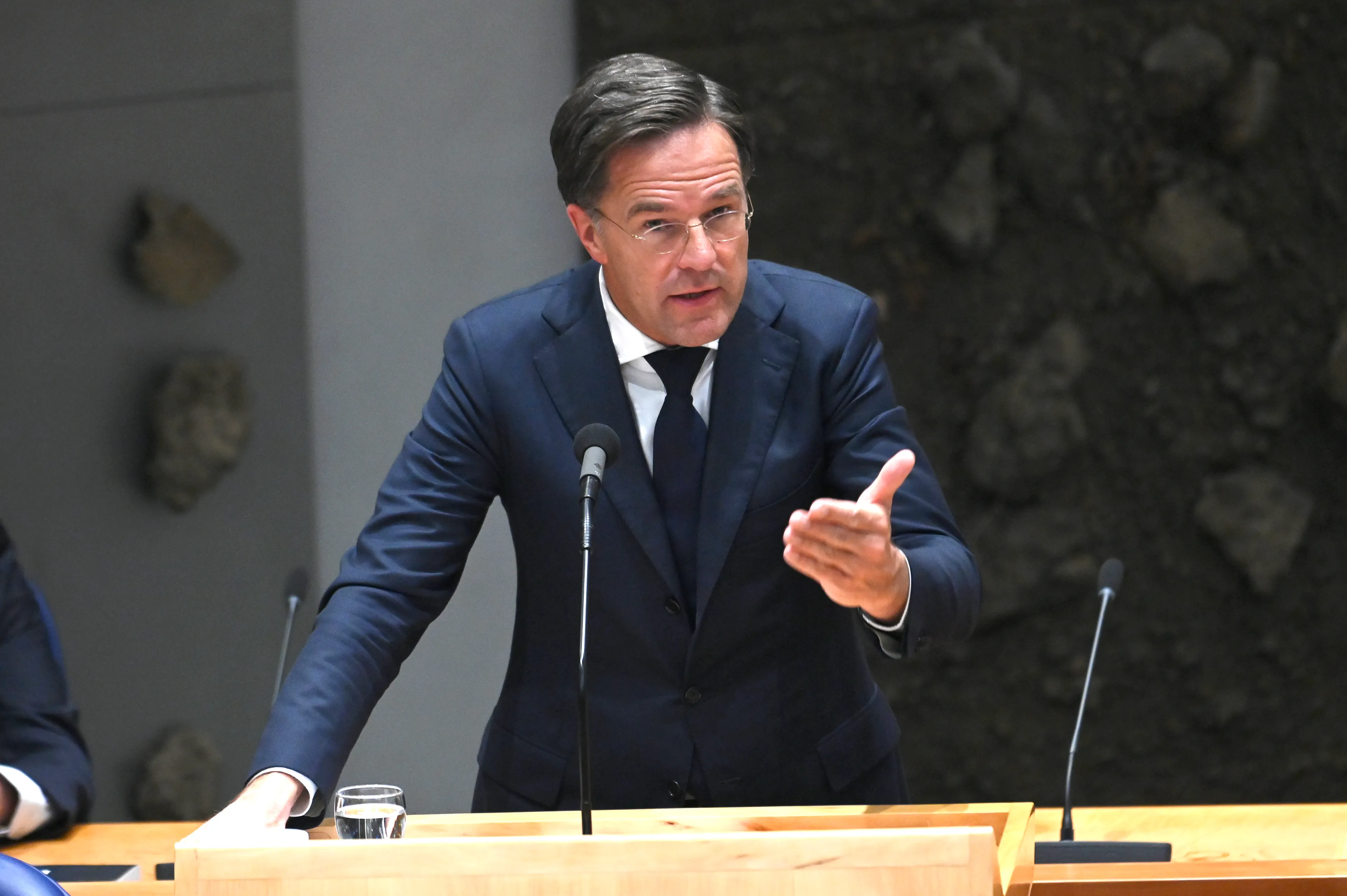 Rutte tijdens coronadebat: 'Kabinet heeft niet zitten snurken'