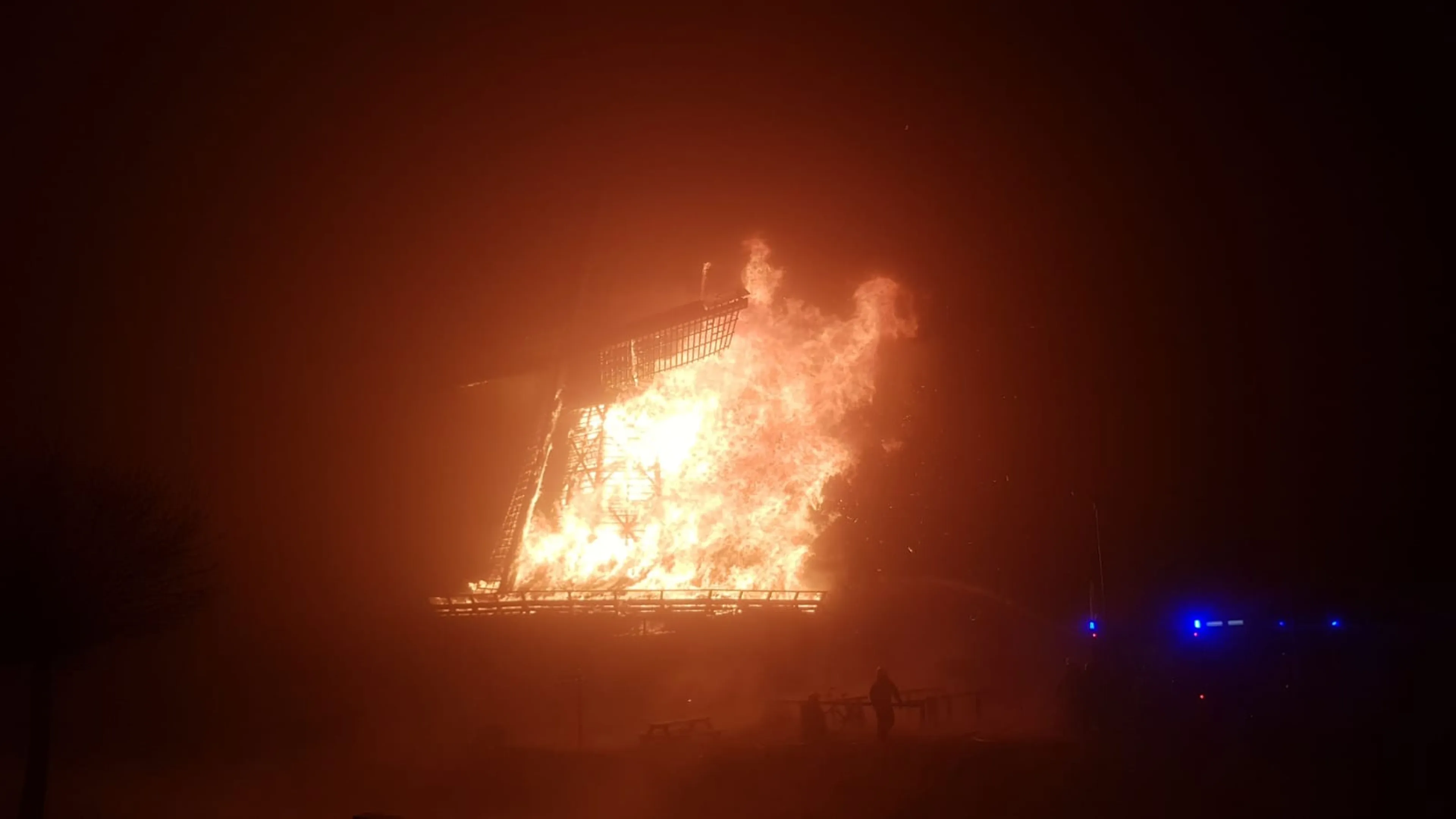Eeuwenoude molen verwoest door brand: 'Je ziet je wereld instorten'