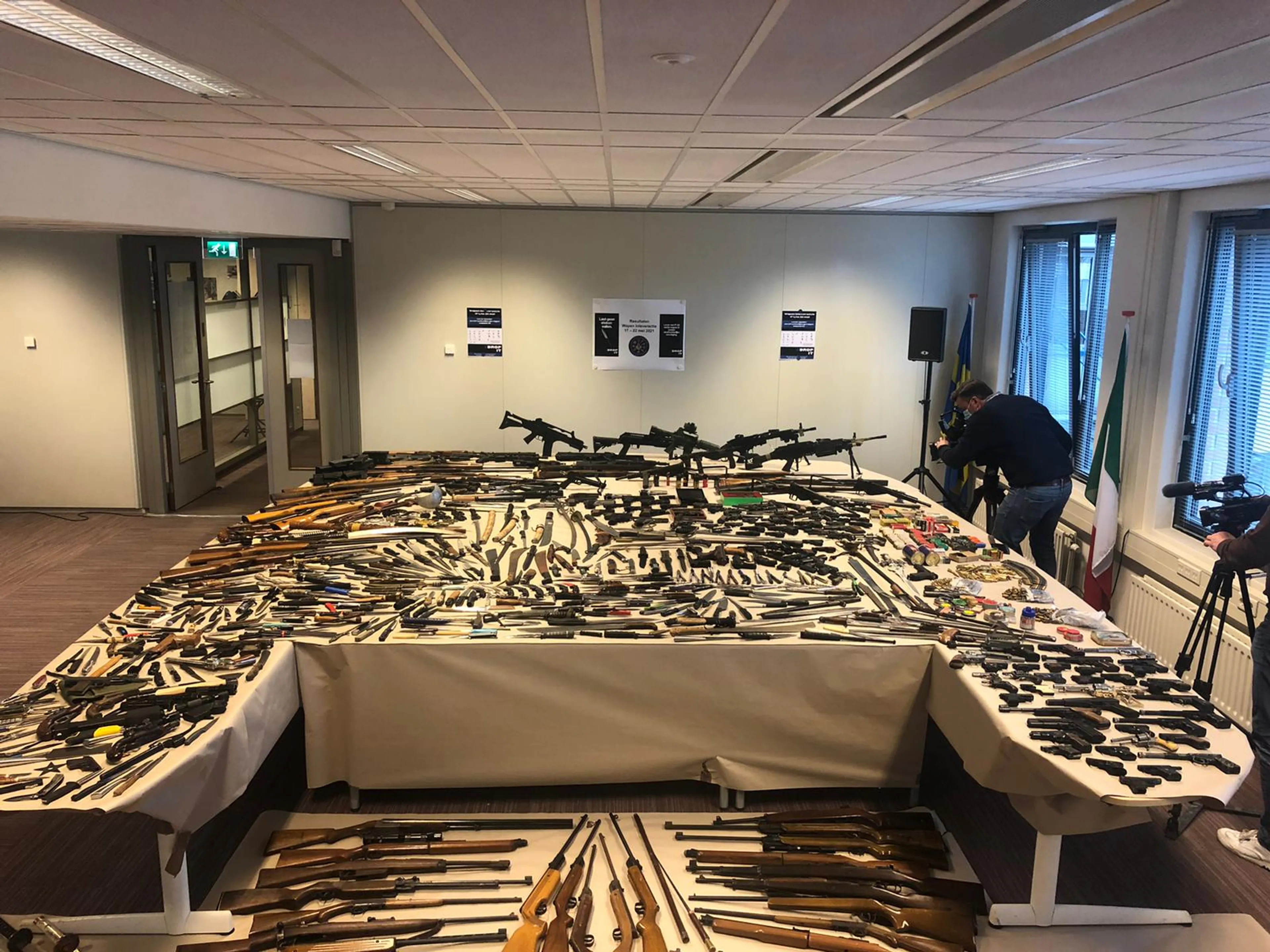 Politie vindt recordaantal wapens bij jongeren