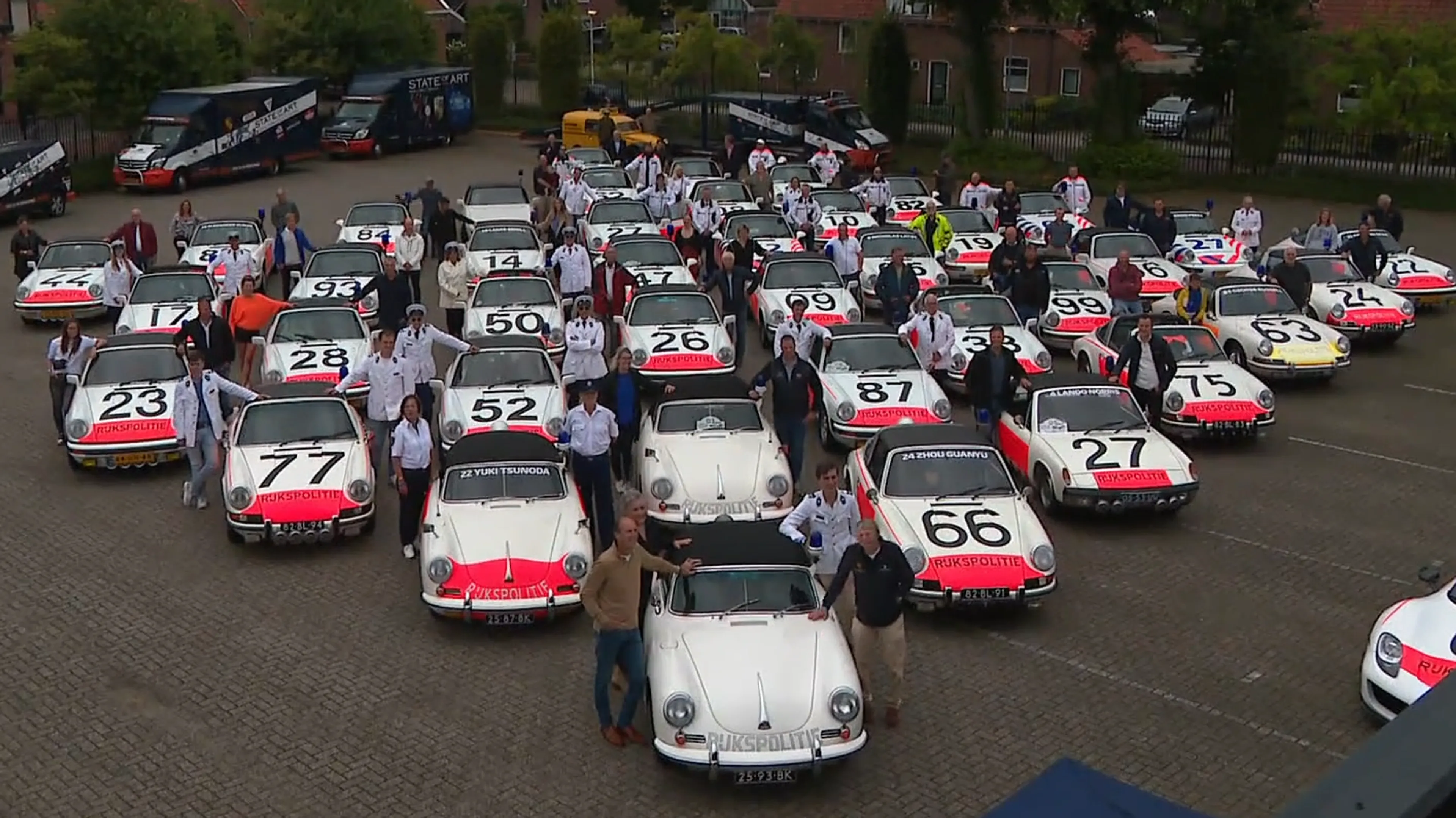 Nostalgie ten top: zoveel rijkspolitie-Porsches zag je nog nooit bij elkaar