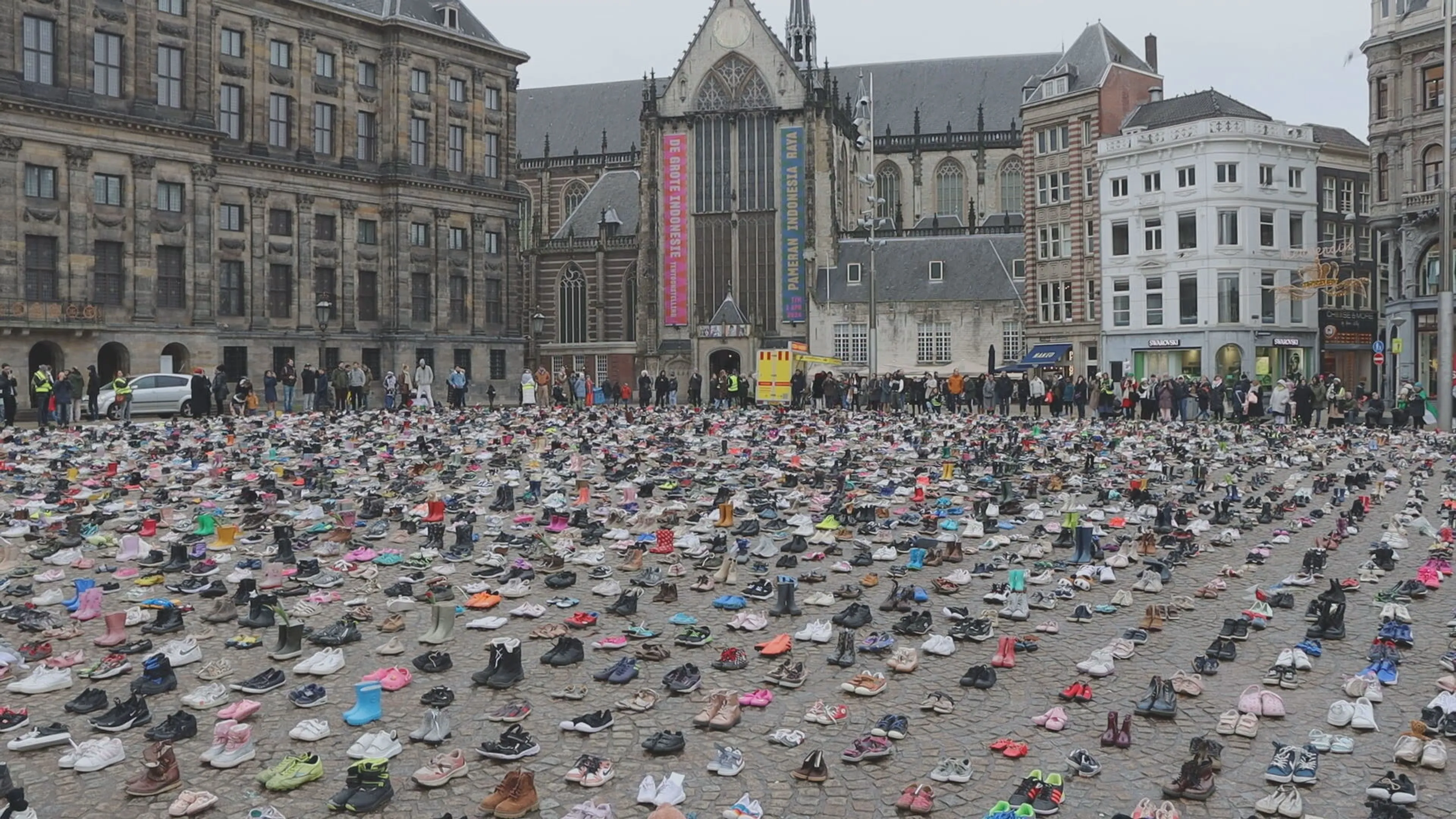 10.000 schoenen om 'tastbaar te maken hoeveel kinderen vermoord zijn' tijdens oorlog Gazastrook