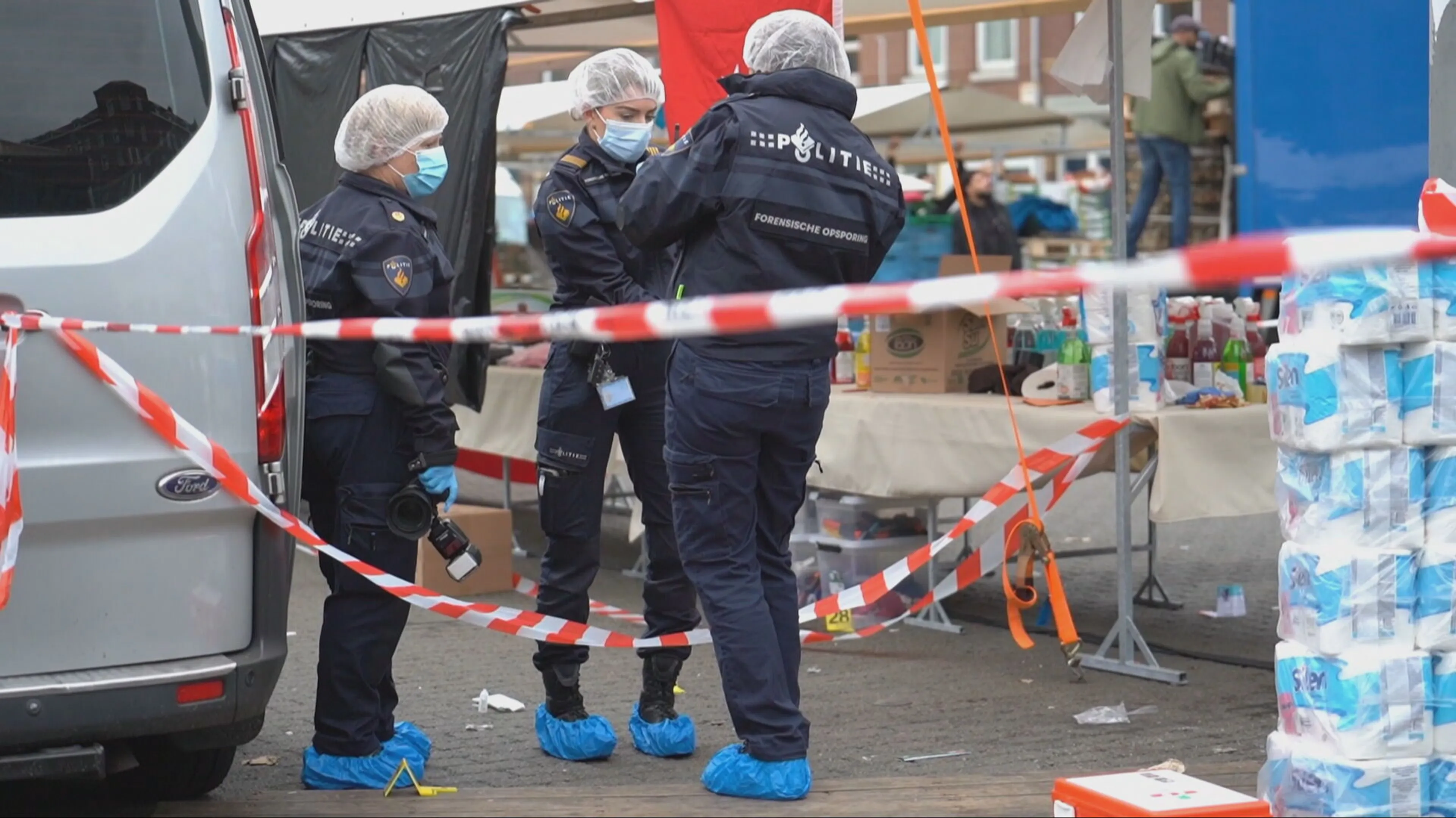 Man gestoken op drukke markt Rotterdam 'met slagersmes'