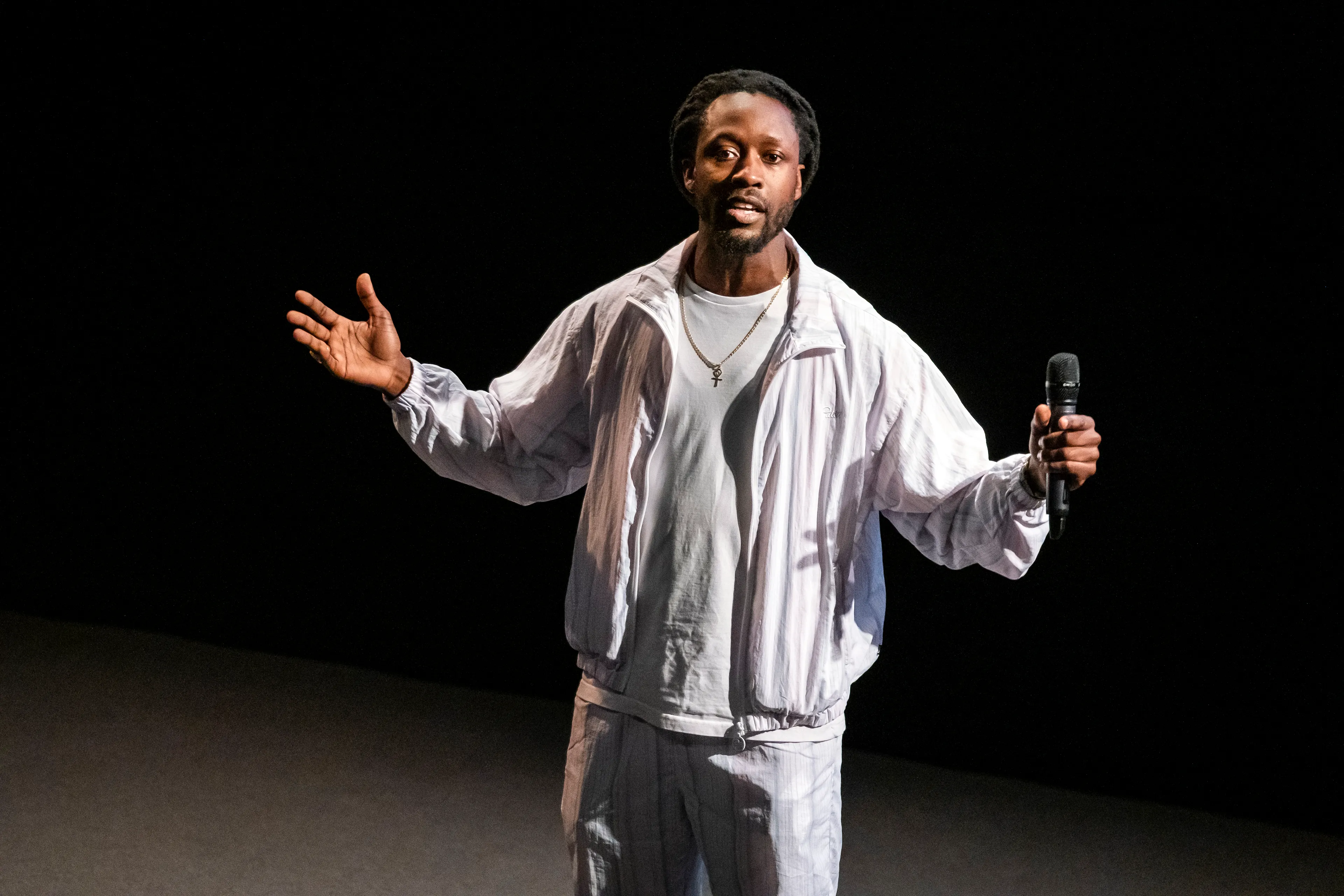 Rapper Akwasi verwijdert Twitteraccount na ophef over oude tweets