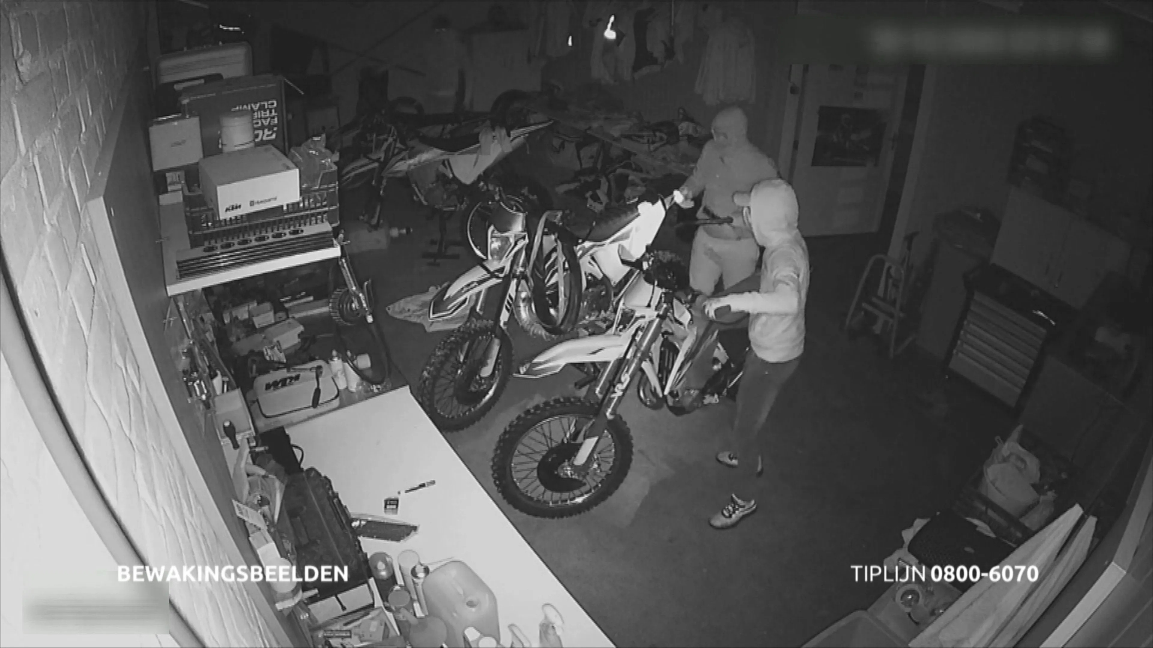 Gezocht: brutale dieven stelen peperdure crossmotoren in Eindhoven