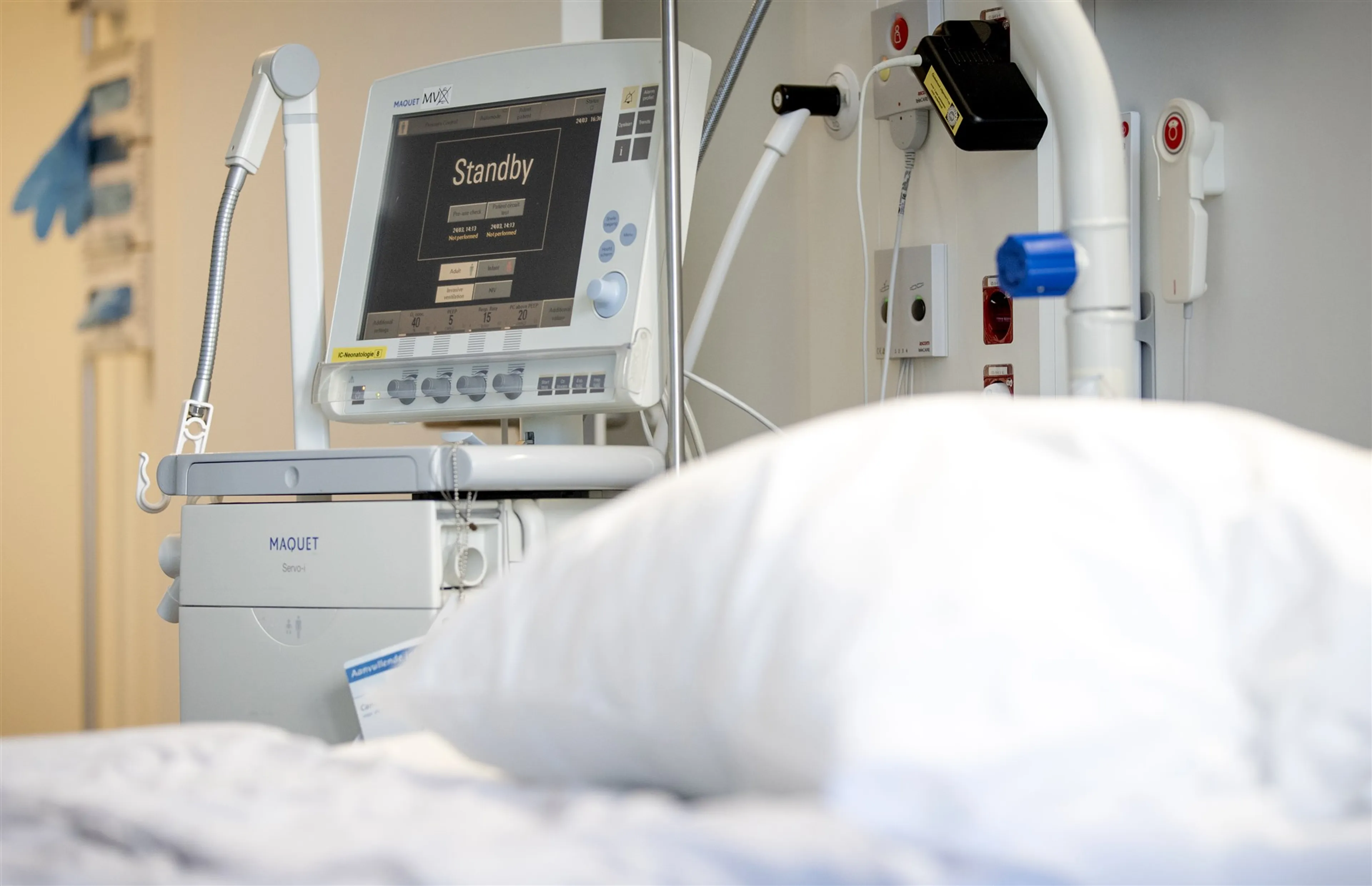 Nu 1324 coronapatiënten op intensive care, 51 meer dan donderdag