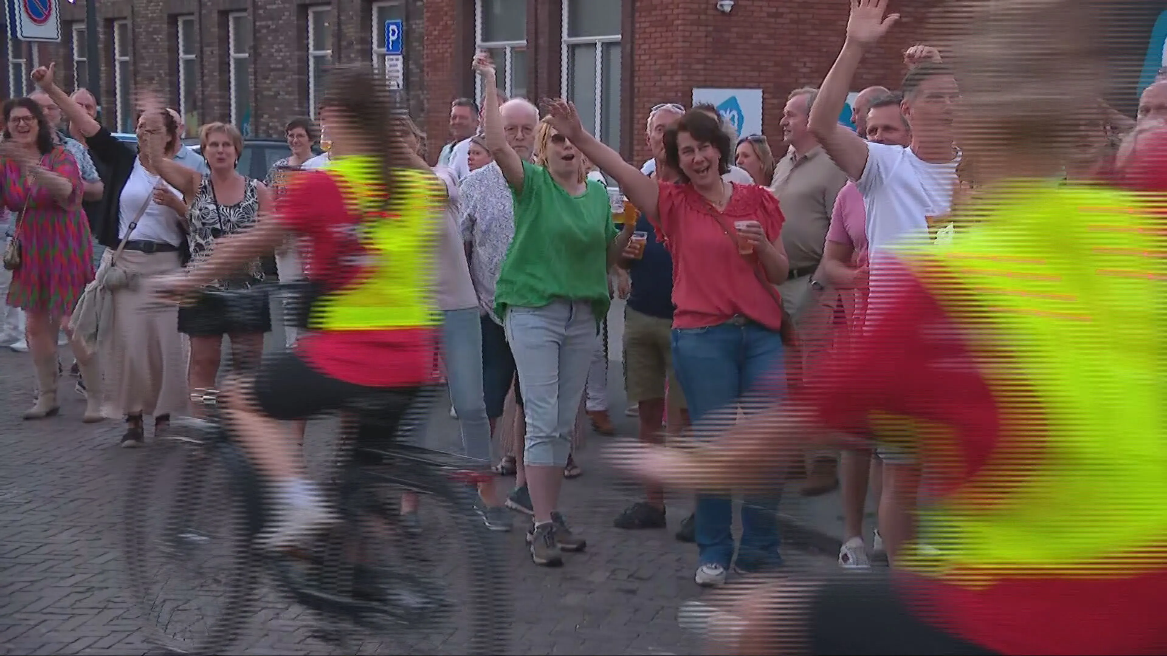 Roparun finisht in Rotterdam: hitte zorgt voor spannende slotdag